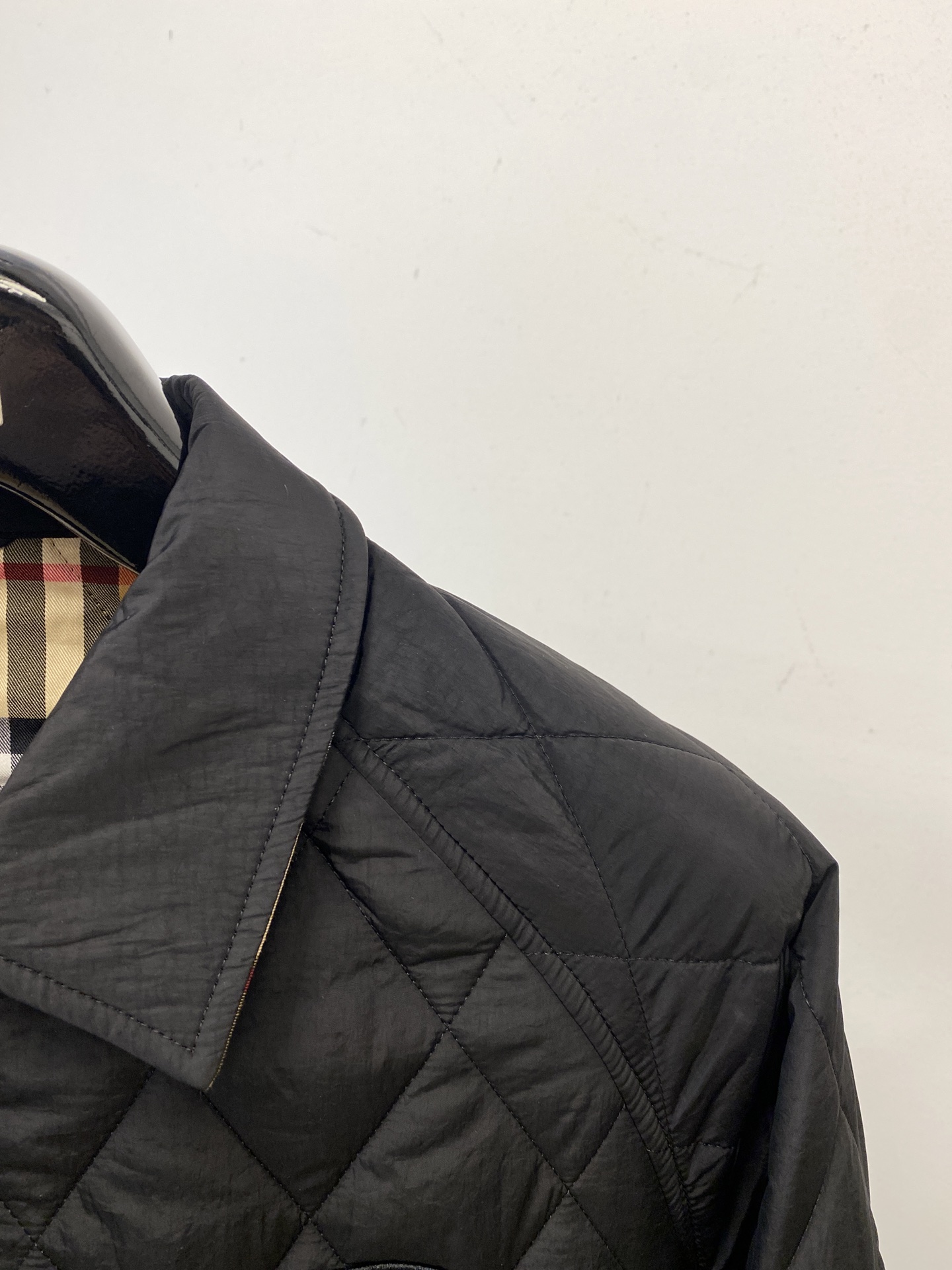 巴宝莉、 2025新品夹克外套，时尚帅气，简约百搭款，胸前精致刺绣字母logo，定制原版面料，不仅挺括，