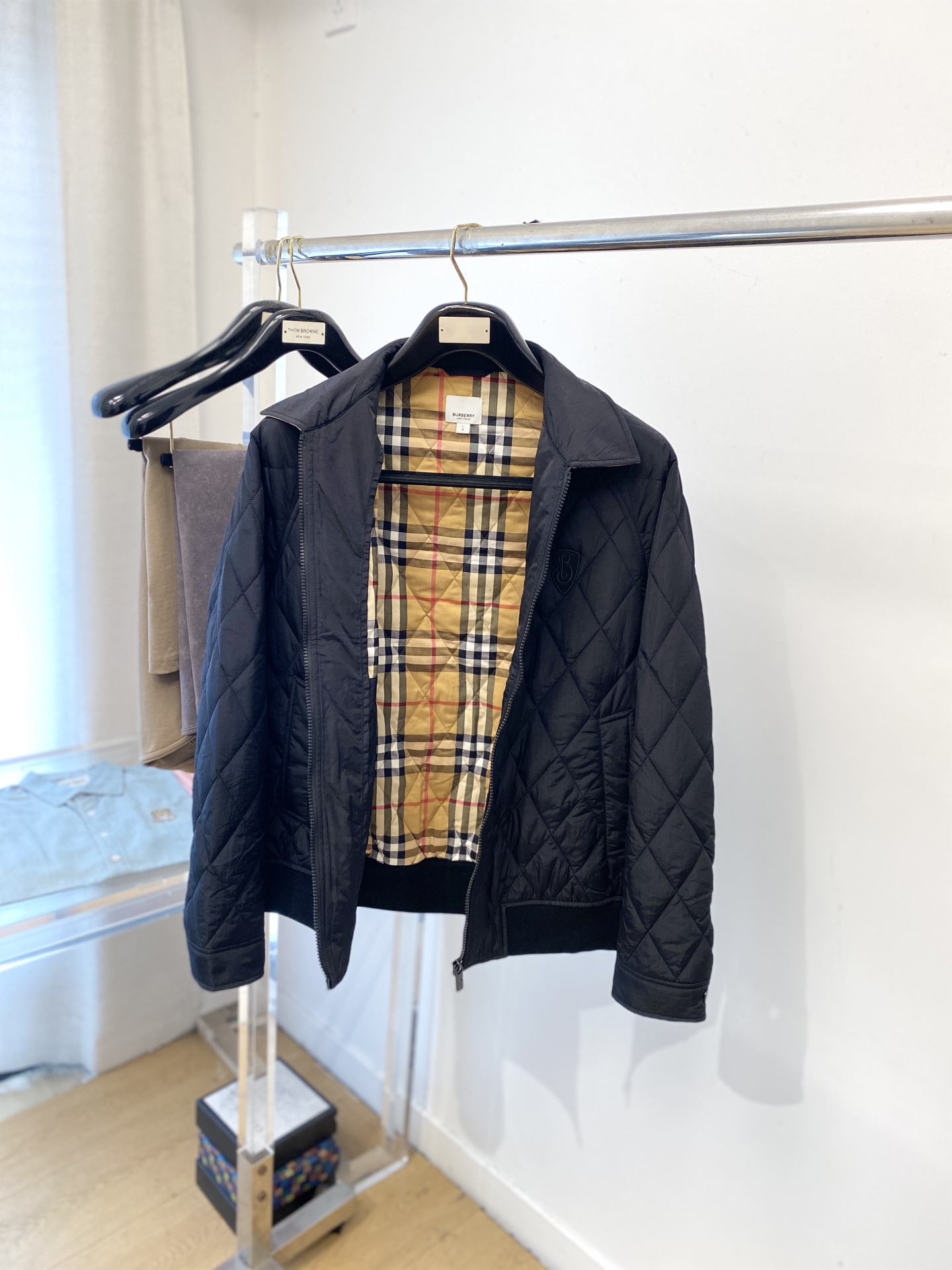 巴宝莉、 2025新品夹克外套，时尚帅气，简约百搭款，胸前精致刺绣字母logo，定制原版面料，不仅挺括，