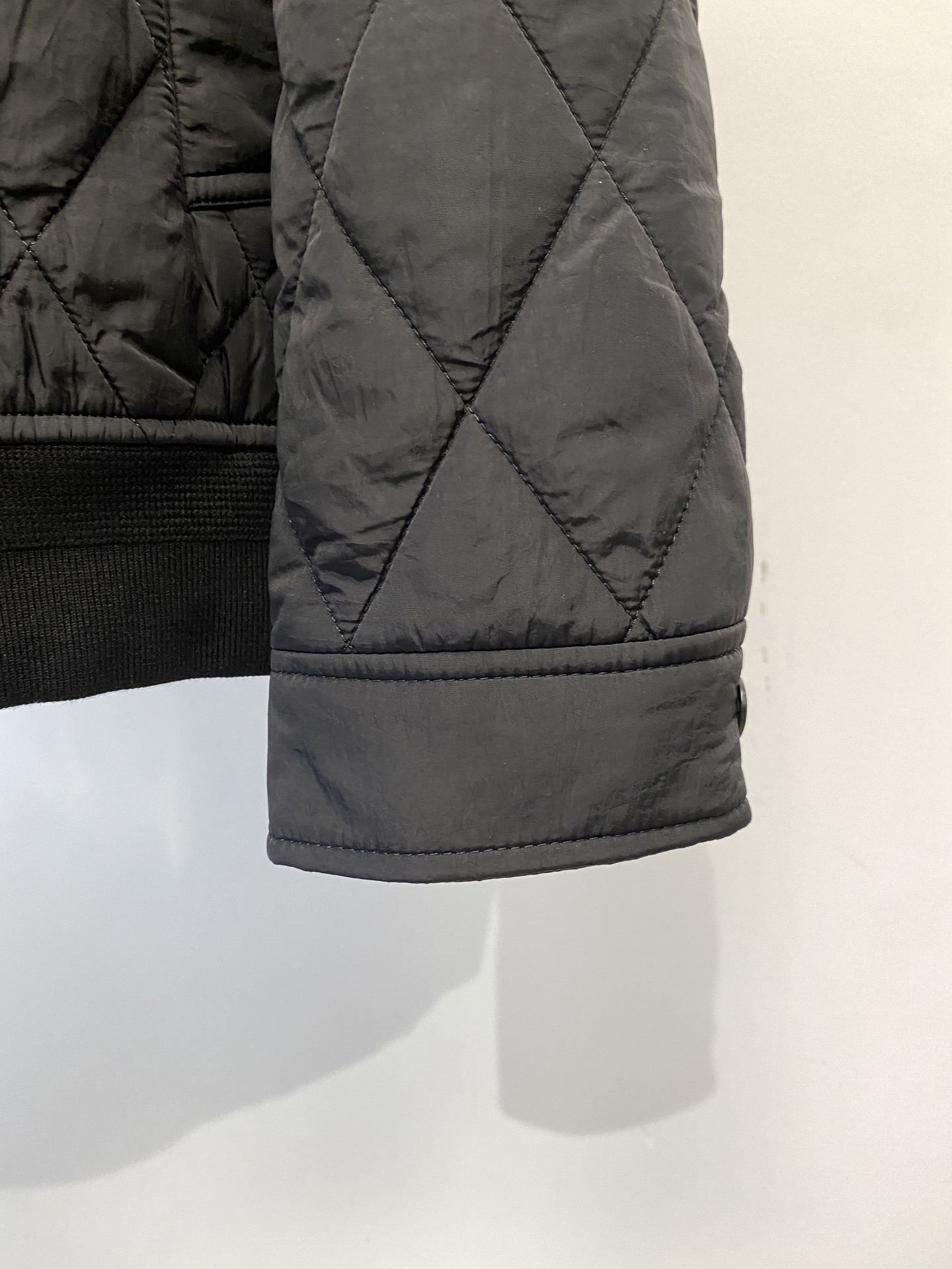 巴宝莉、 2025新品夹克外套，时尚帅气，简约百搭款，胸前精致刺绣字母logo，定制原版面料，不仅挺括，