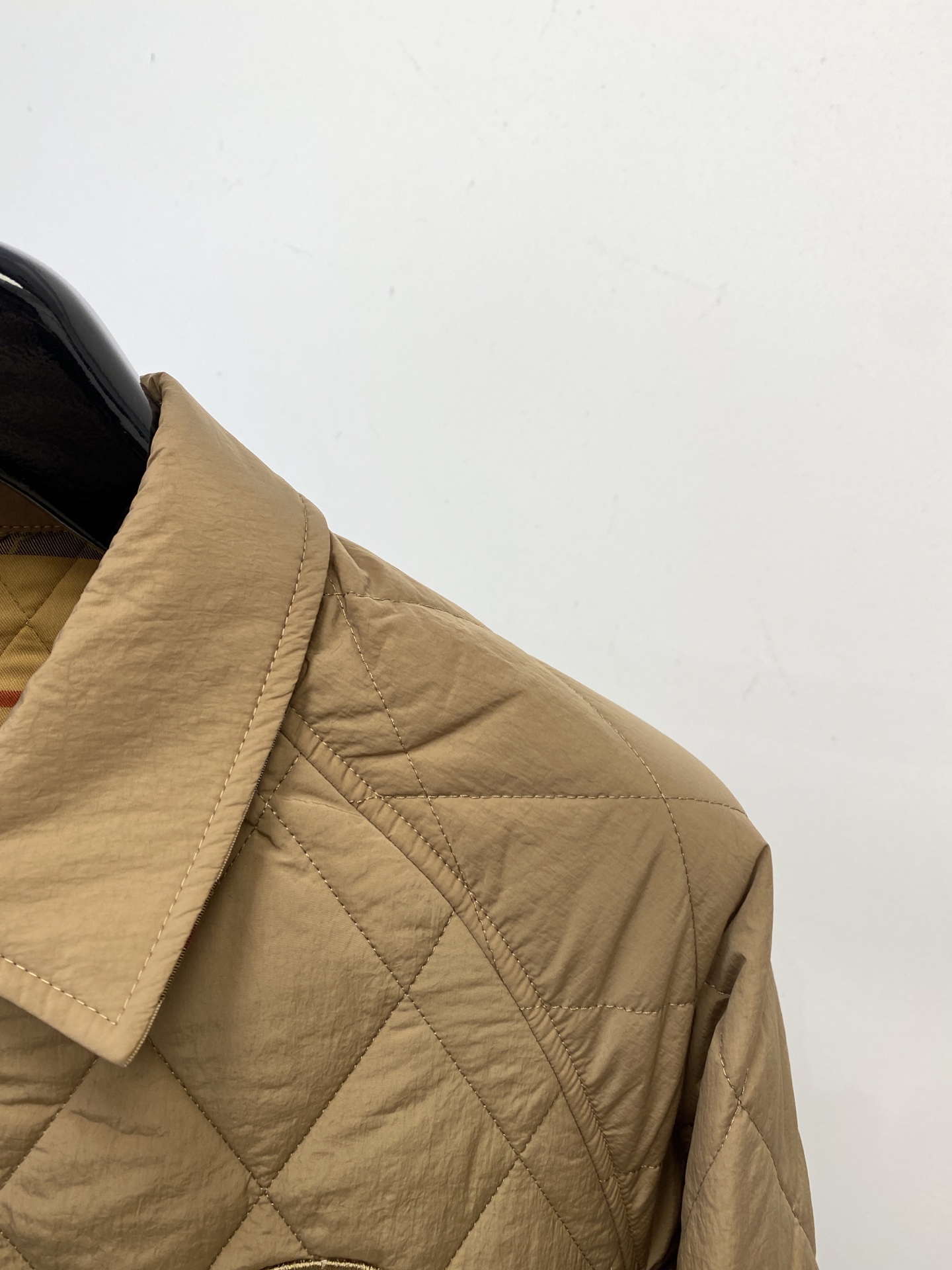 巴宝莉、 2025新品夹克外套，时尚帅气，简约百搭款，胸前精致刺绣字母logo，定制原版面料，不仅挺括，