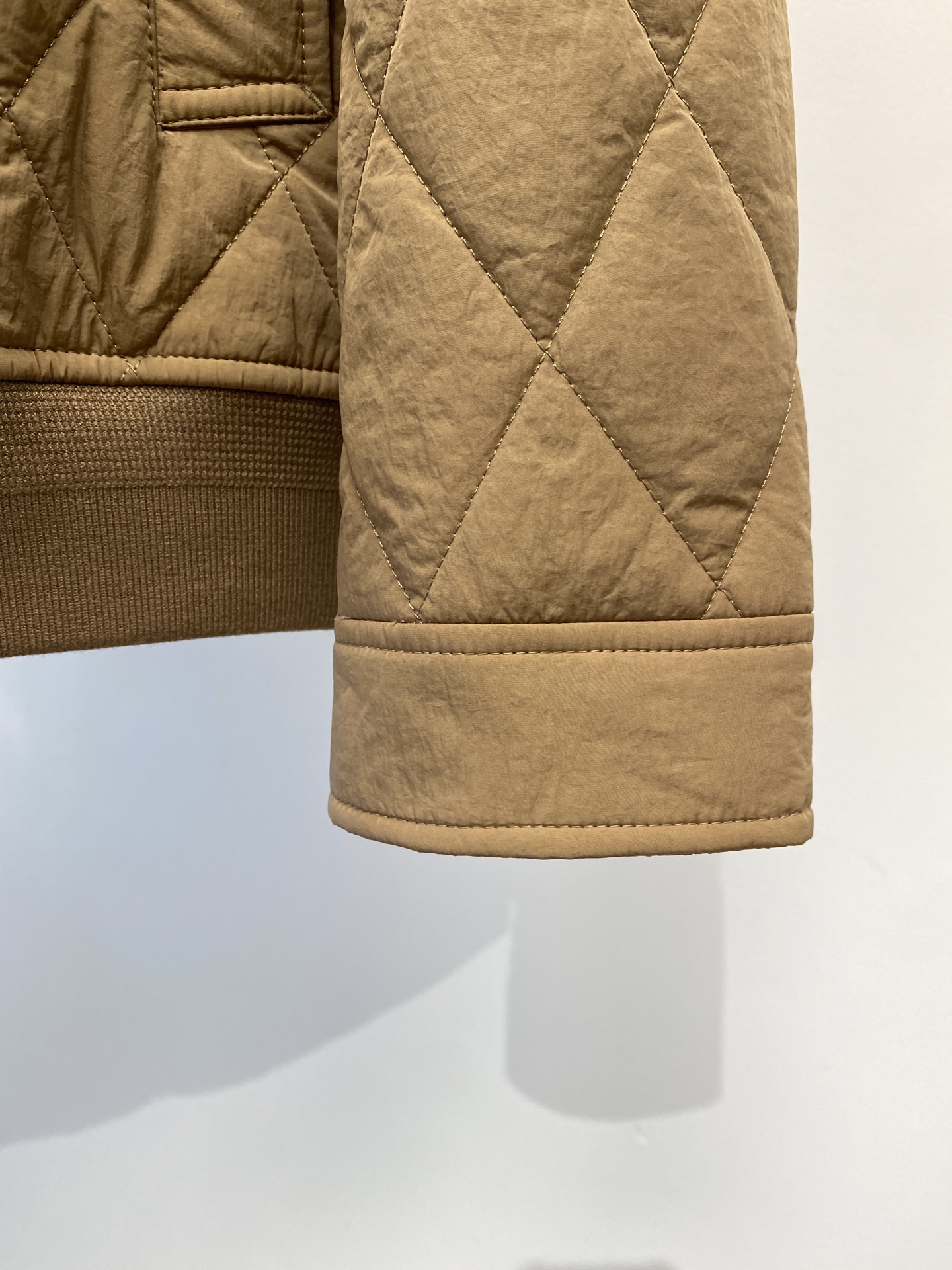 巴宝莉、 2025新品夹克外套，时尚帅气，简约百搭款，胸前精致刺绣字母logo，定制原版面料，不仅挺括，