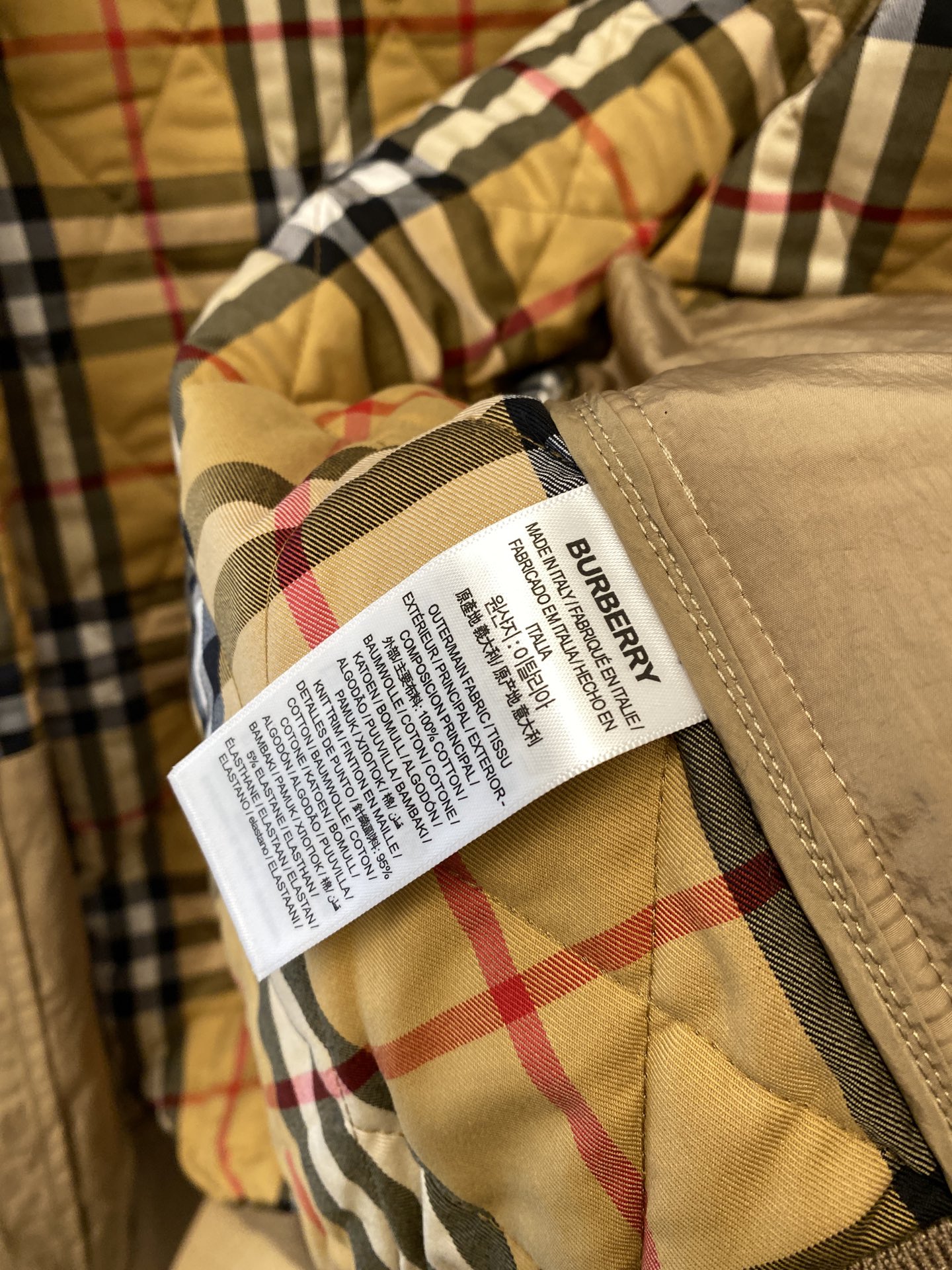 巴宝莉、 2025新品夹克外套，时尚帅气，简约百搭款，胸前精致刺绣字母logo，定制原版面料，不仅挺括，