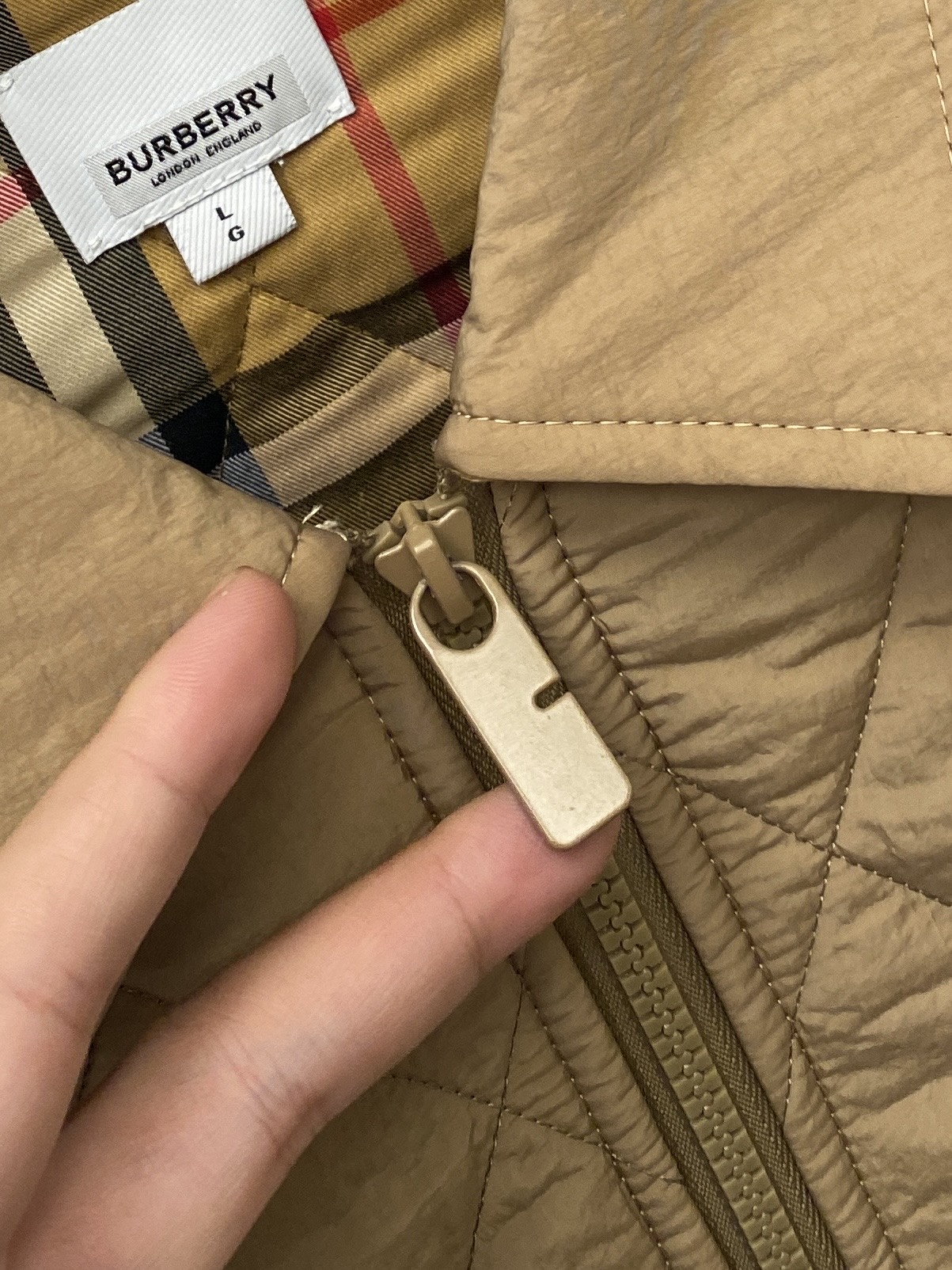 巴宝莉、 2025新品夹克外套，时尚帅气，简约百搭款，胸前精致刺绣字母logo，定制原版面料，不仅挺括，