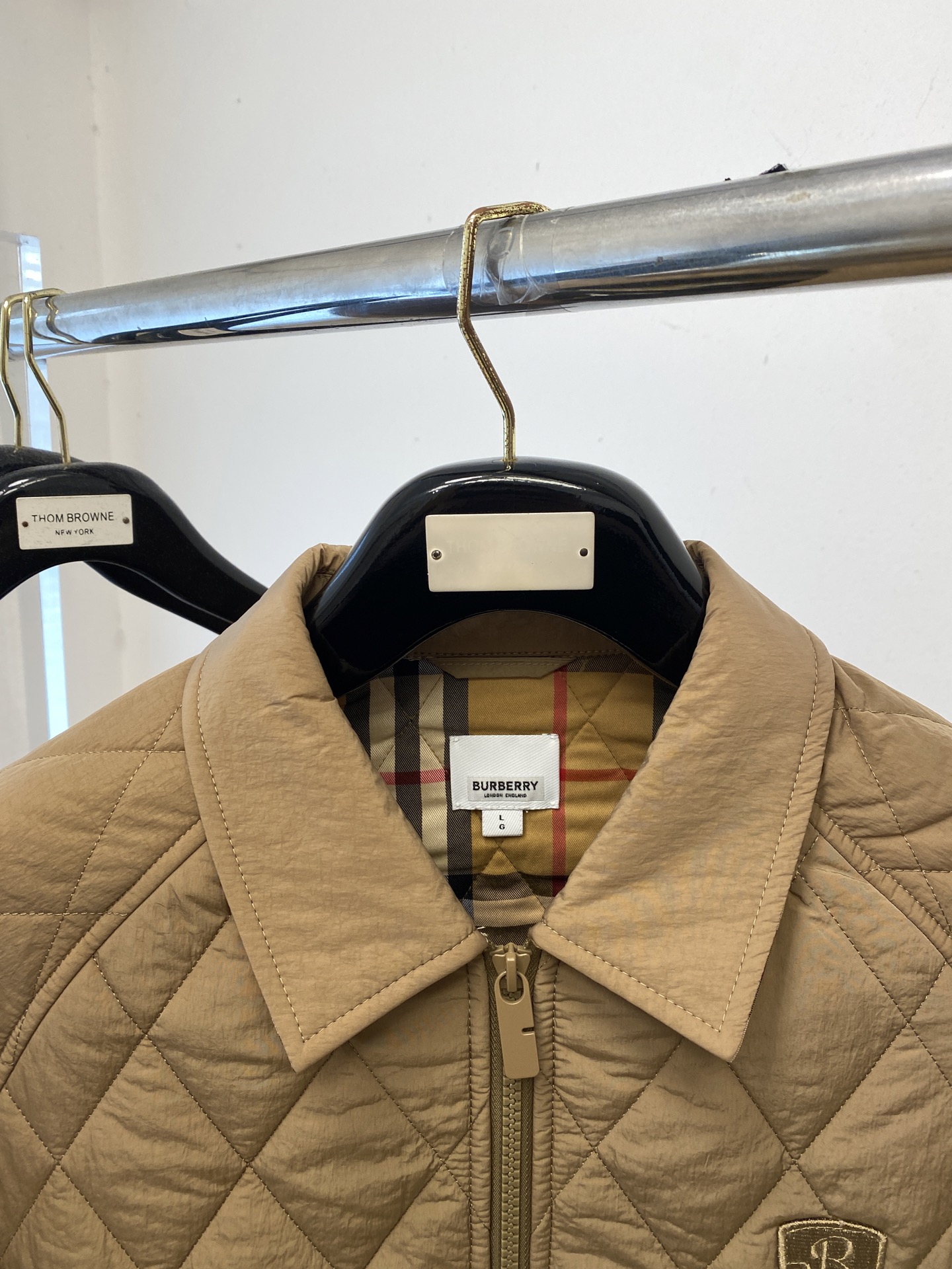 巴宝莉、 2025新品夹克外套，时尚帅气，简约百搭款，胸前精致刺绣字母logo，定制原版面料，不仅挺括，