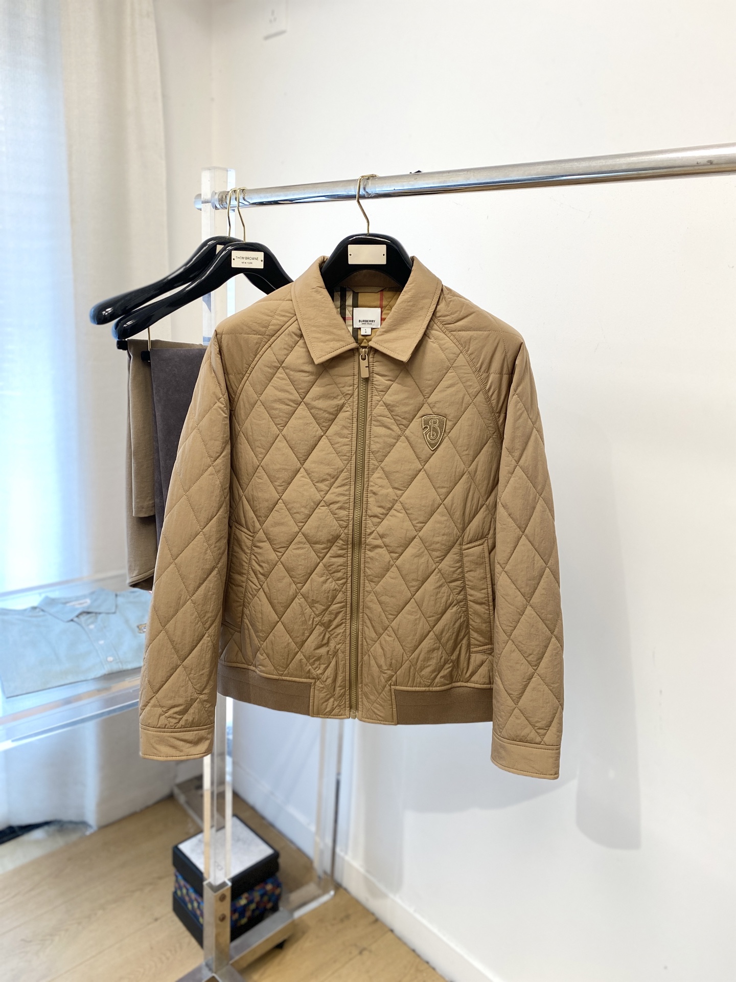 巴宝莉、 2025新品夹克外套，时尚帅气，简约百搭款，胸前精致刺绣字母logo，定制原版面料，不仅挺括，