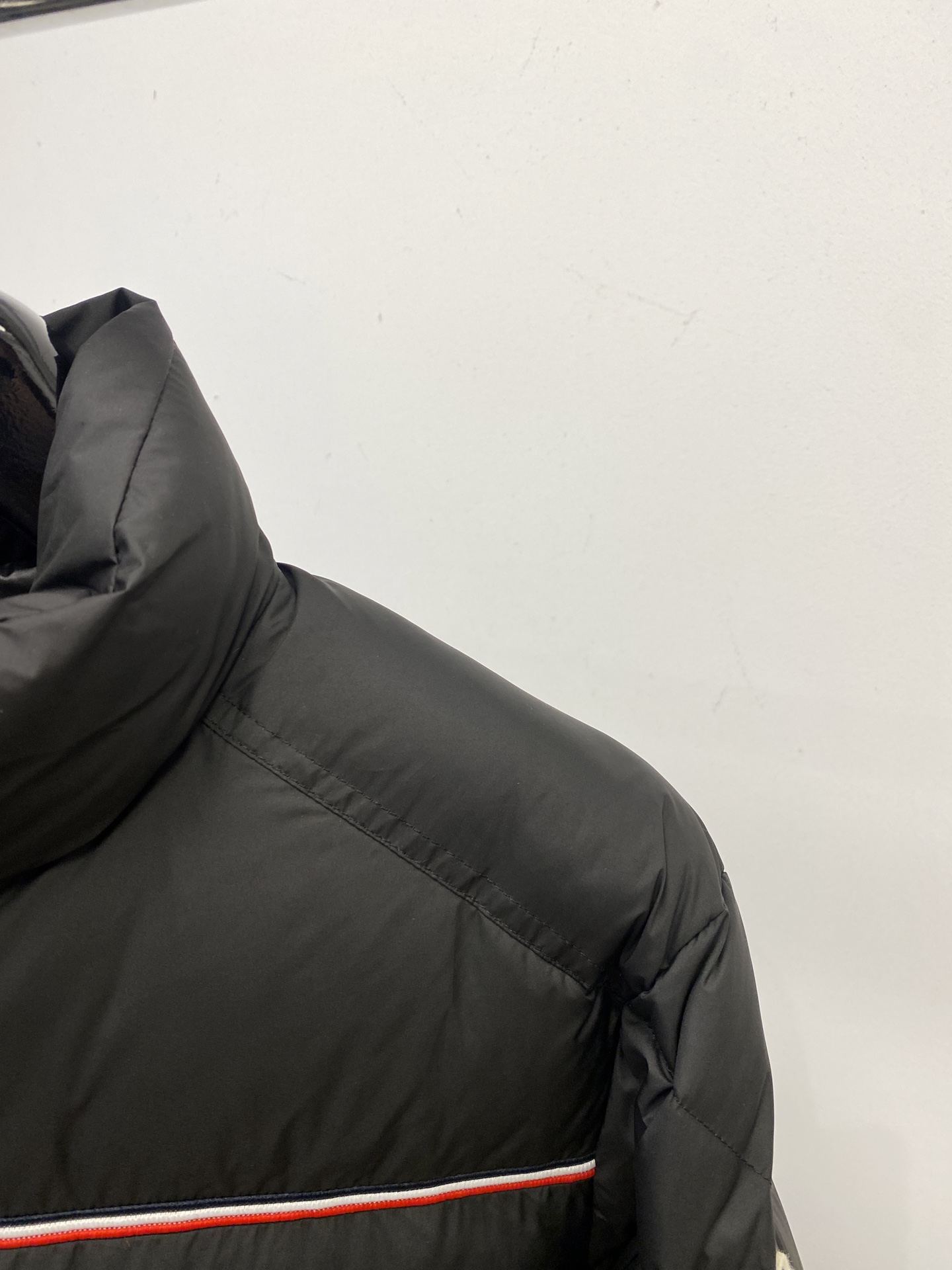 蒙口、2025最新款男士轻薄羽绒夹克外套、面料柔软舒适 ．上身版型超赞 ．拉链．辅料都是客供 、进口面料