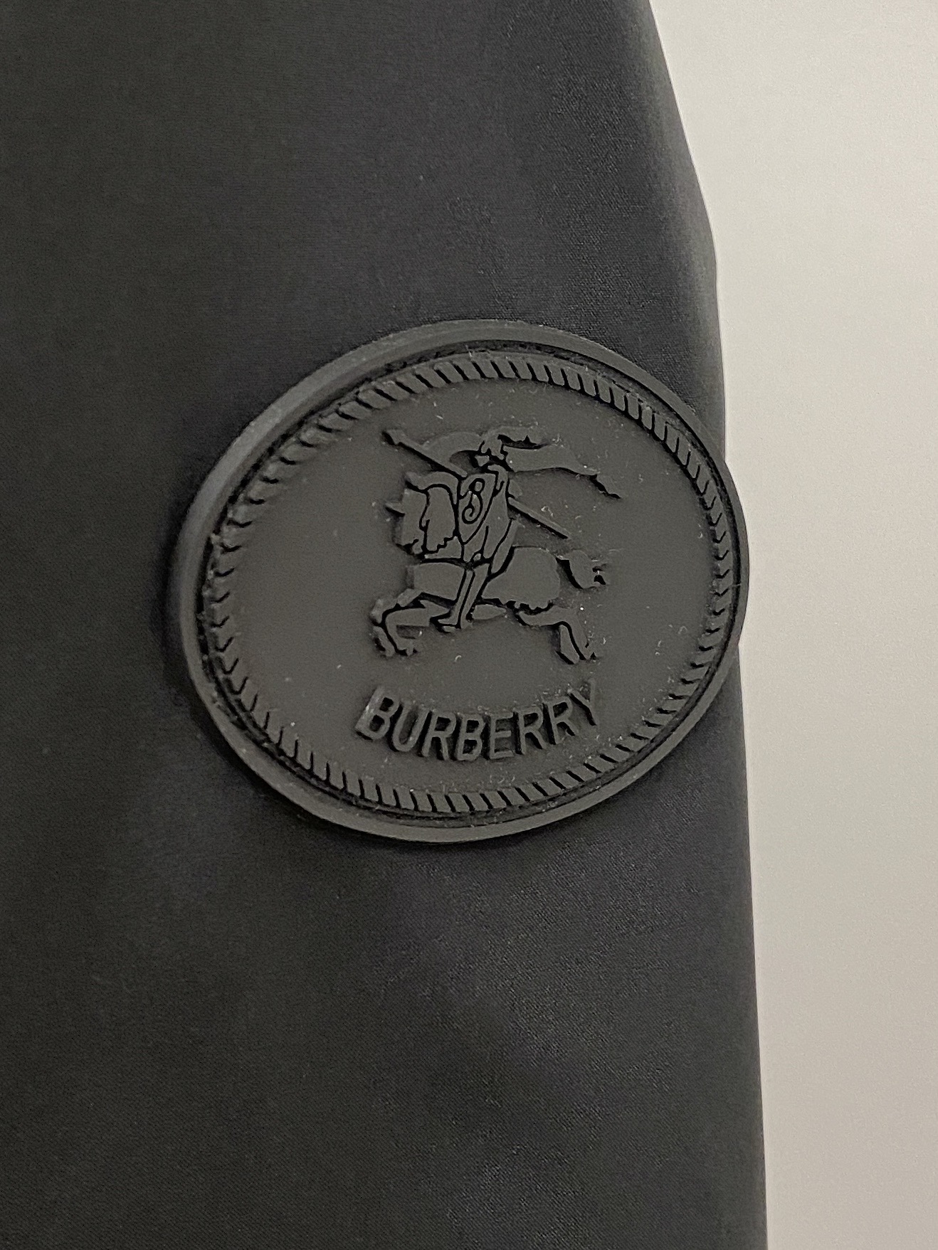 巴宝莉、2025新品夹克外套，时尚帅气，简约百搭款，衣下精致刺绣图案logo，定制原版面料，不仅挺括，保