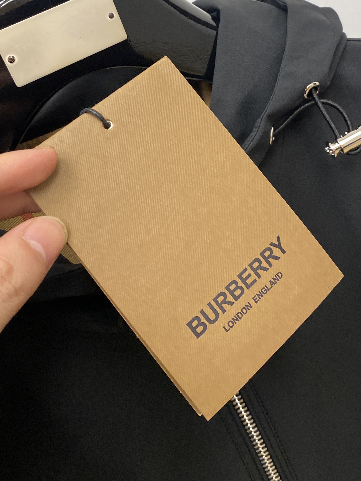 巴宝莉、2025新品夹克外套，时尚帅气，简约百搭款，衣下精致刺绣图案logo，定制原版面料，不仅挺括，保