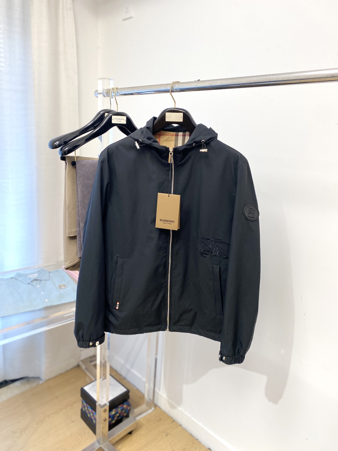 巴宝莉、2025新品夹克外套，时尚帅气，简约百搭款，衣下精致刺绣图案logo，定制原版面料，不仅挺括，保