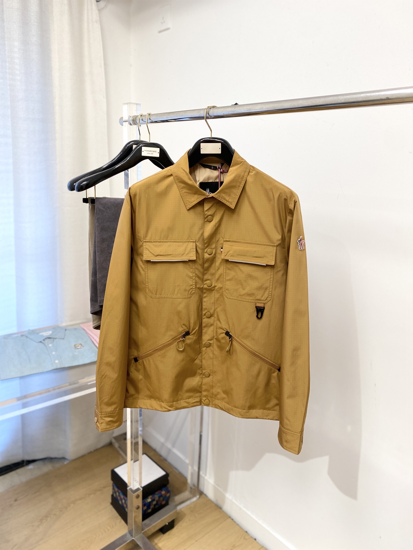 NO:595101,Moncler, 2025 new jacket, fashionable and handsome, simple and versatile, cuffs embroidered with decorative pattern logo, customized original fabric, not only stiff, maintaining the trendy silhouette, but also comfortable to wear, more delicate yarn weaving, size M-3XL,,Moncler,jackets & coats,jackets & coats,alexander wang19860909蒙口、 2025新品夹克外套,时尚帅气,简约百搭款,袖口刺绣装饰图案logo,定制原版面料,不仅挺括,保持潮流的廓形,又穿着舒适,纱织更细腻,码数M-3XL,,Moncler,jackets & coats,jackets & coats,alexander wang,Men's clothing