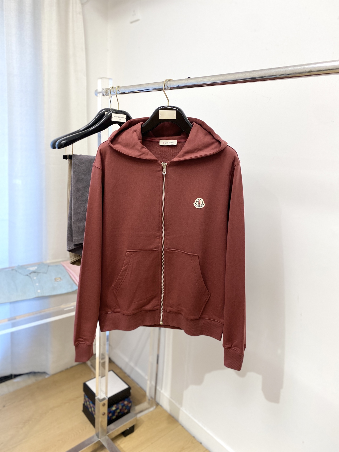 NO:601097,Meng Mouth, 2025 new sweatshirt jacket, fashionable and handsome, simple and versatile, embroidered decorative pattern logo on the chest, customized original fabric, not only stiff, maintaining the trendy silhouette, but also comfortable to wear, the yarn is more delicate, size M-3XL,, Moncler, hoodie, sweatshirts, jackets & coats, alexander wang19860909蒙口、2025新品卫衣外套,时尚帅气,简约百搭款,胸前刺绣装饰图案logo,定制原版面料,不仅挺括,保持潮流的廓形,又穿着舒适,纱织更细腻,码数M-3XL,,Moncler,hoodie,sweatshirts,jackets & coats,alexander wang,Men's clothing