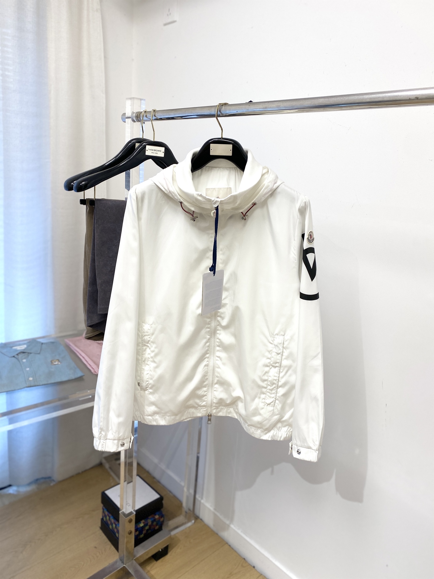 NO:595110,Moncler, 2025 new jacket, fashionable and handsome, simple and versatile, cuffs embroidered with decorative pattern logo, customized original fabric, not only stiff, maintaining the trendy silhouette, but also comfortable to wear, more delicate yarn weaving, size M-3XL,,Moncler,jackets & coats,jackets & coats,alexander wang19860909蒙口、 2025新品夹克外套,时尚帅气,简约百搭款,袖口刺绣装饰图案logo,定制原版面料,不仅挺括,保持潮流的廓形,又穿着舒适,纱织更细腻,码数M-3XL,,Moncler,jackets & coats,jackets & coats,alexander wang,Men's clothing