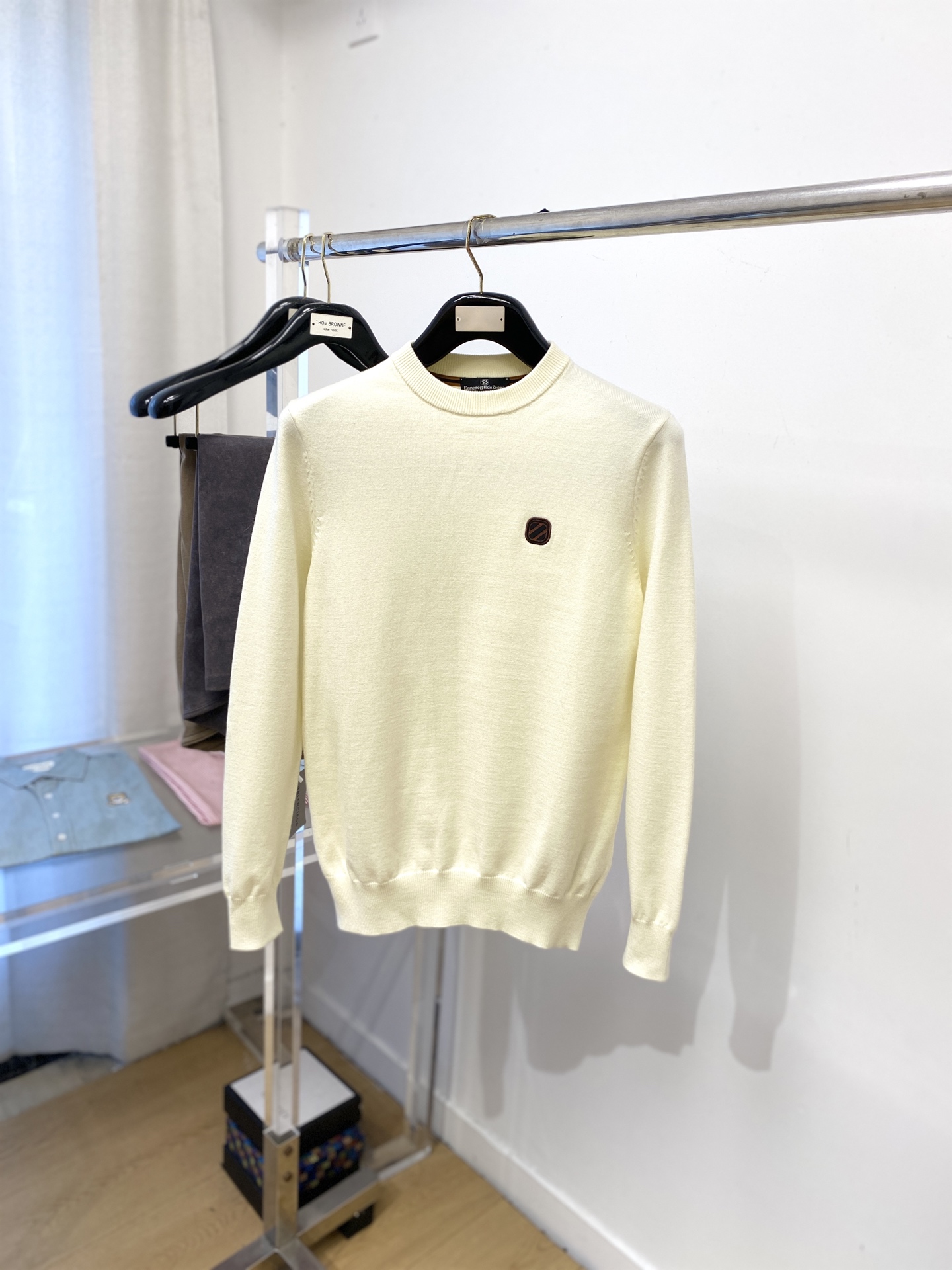 NO:606675,Zegna, 2025 new wool sweater has a delicate and soft feel, which can be directly in contact with the skin, allowing the warm yarn to change into a delicate texture. The top-notch craftsmanship is very distinctive and colorful, and the style is simple, elegant and exquisite. The three-dimensional tailoring design makes the entire sweater upper body full of youthful vitality and vitality. It is recommended to be a must-have for autumn and winter. Sizes M-3XL,,zegna,sweaters,alexander wang19860909杰尼亚、2025新品羊毛衣 具有手感细腻柔软,可直接与肌肤接触,让暖心的纱线变化出细腻的质感,顶级工艺极具特色出彩,款式简约大方精美 立体剪裁的版型设计,让整款毛衣上身尽显青春活力和朝气,推荐款秋冬季穿搭必备.尺码M-3XL,,zegna,sweaters,alexander wang,Men's clothing