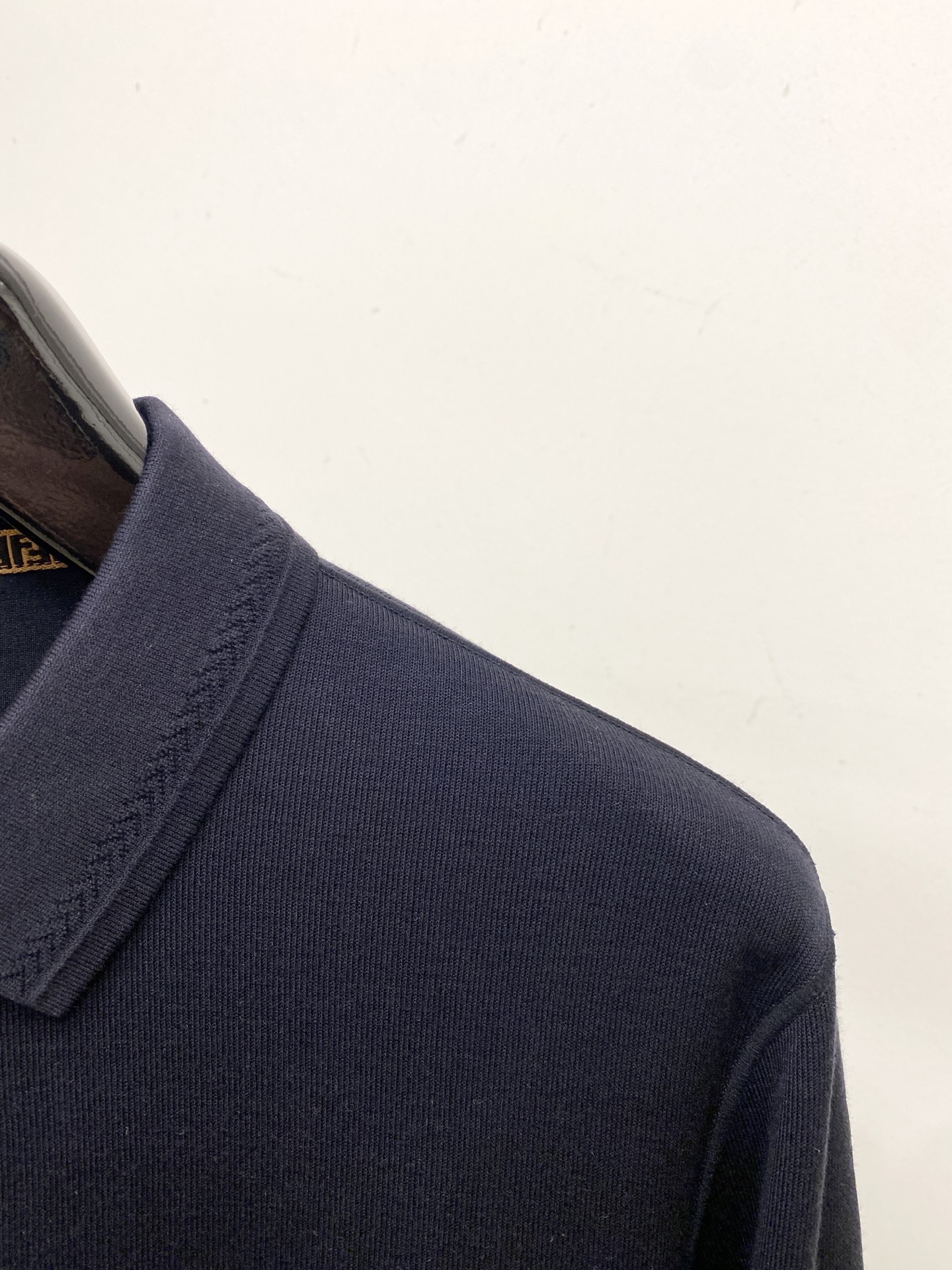 ￼ 芬迪、2025新品羊毛衣 具有手感细腻柔软，可直接与肌肤接触，让暖心的纱线变化出细腻的质感，顶级工艺