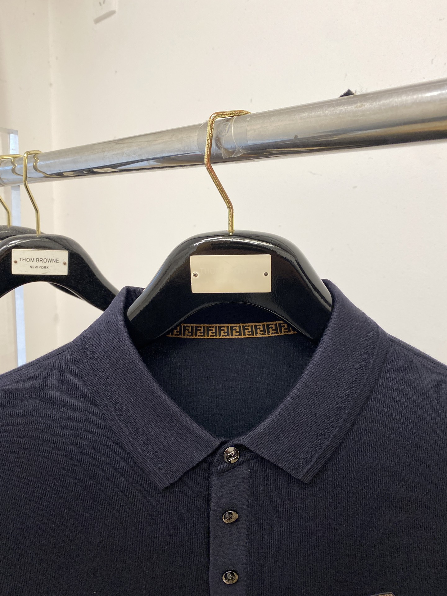 ￼ 芬迪、2025新品羊毛衣 具有手感细腻柔软，可直接与肌肤接触，让暖心的纱线变化出细腻的质感，顶级工艺