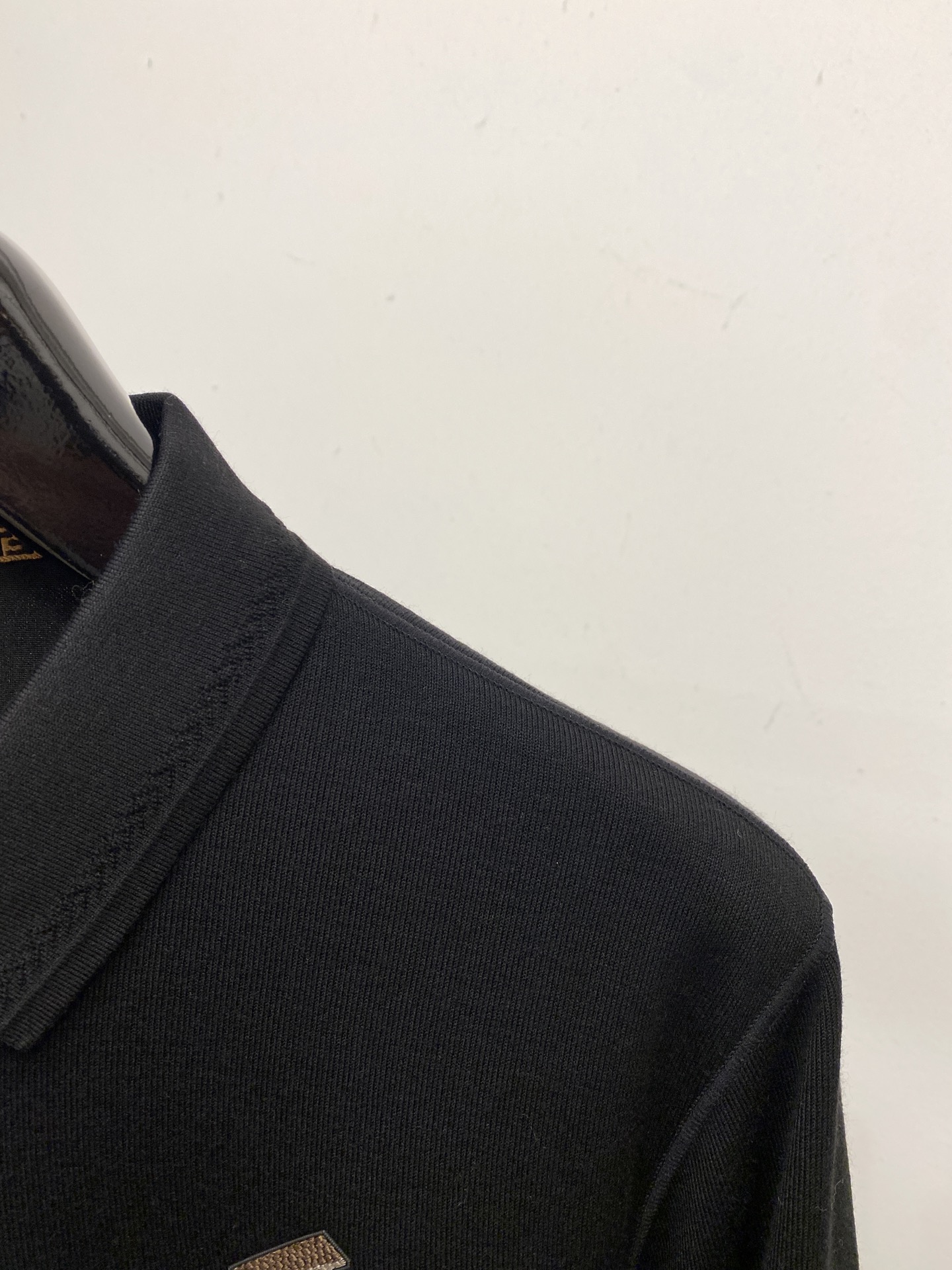 芬迪、2025新品羊毛衣 具有手感细腻柔软，可直接与肌肤接触，让暖心的纱线变化出细腻的质感，顶级工艺极具