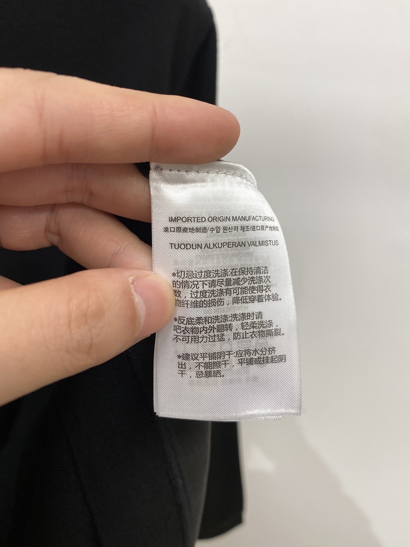 芬迪、2025新品羊毛衣 具有手感细腻柔软，可直接与肌肤接触，让暖心的纱线变化出细腻的质感，顶级工艺极具