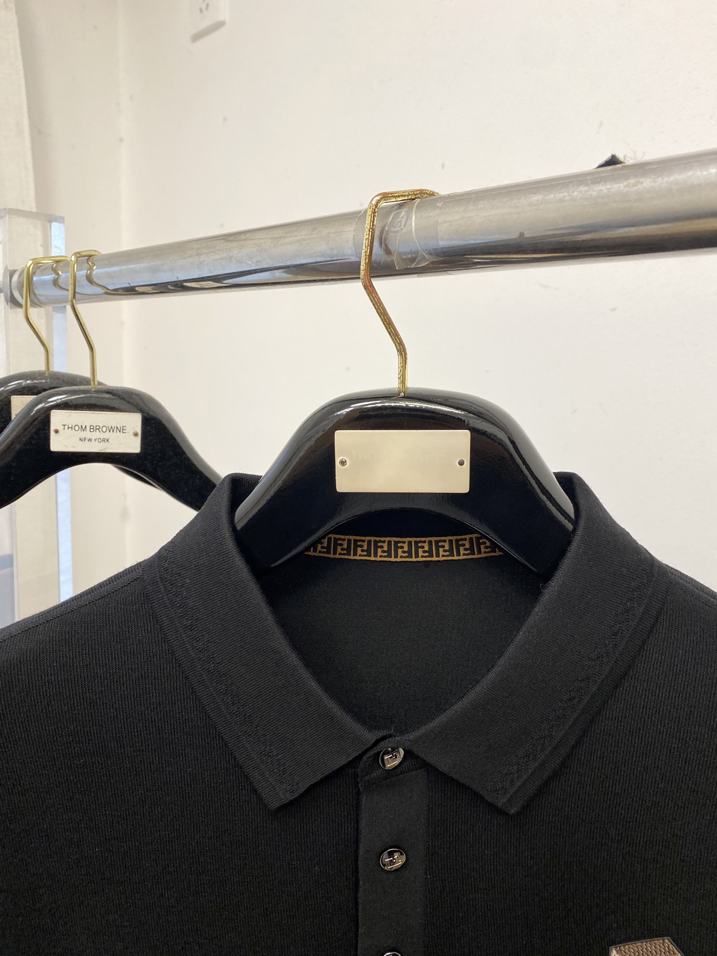 芬迪、2025新品羊毛衣 具有手感细腻柔软，可直接与肌肤接触，让暖心的纱线变化出细腻的质感，顶级工艺极具