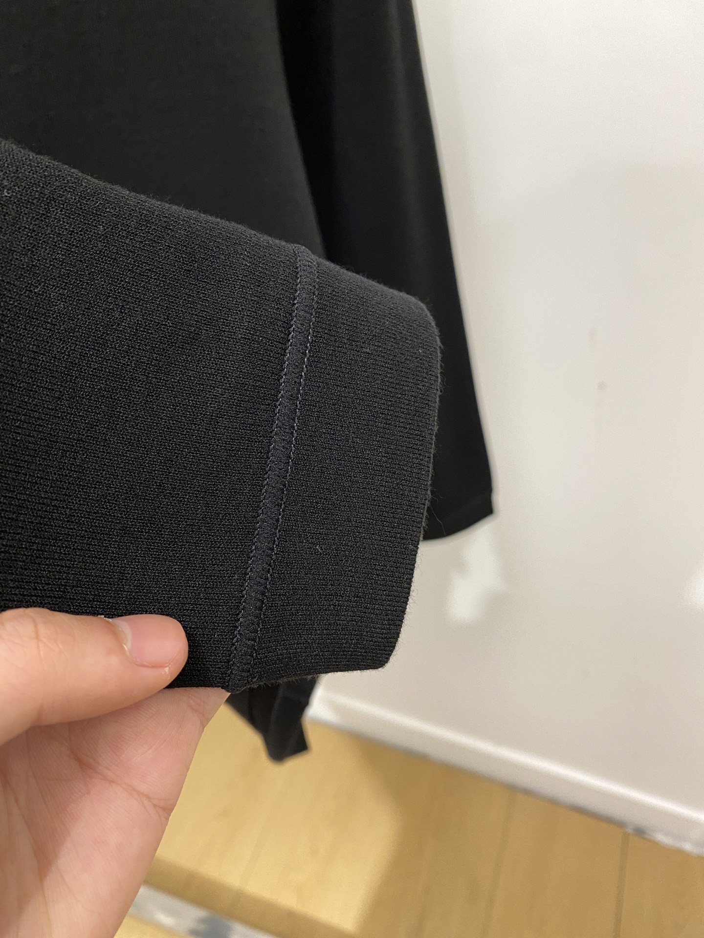 芬迪、2025新品羊毛衣 具有手感细腻柔软，可直接与肌肤接触，让暖心的纱线变化出细腻的质感，顶级工艺极具