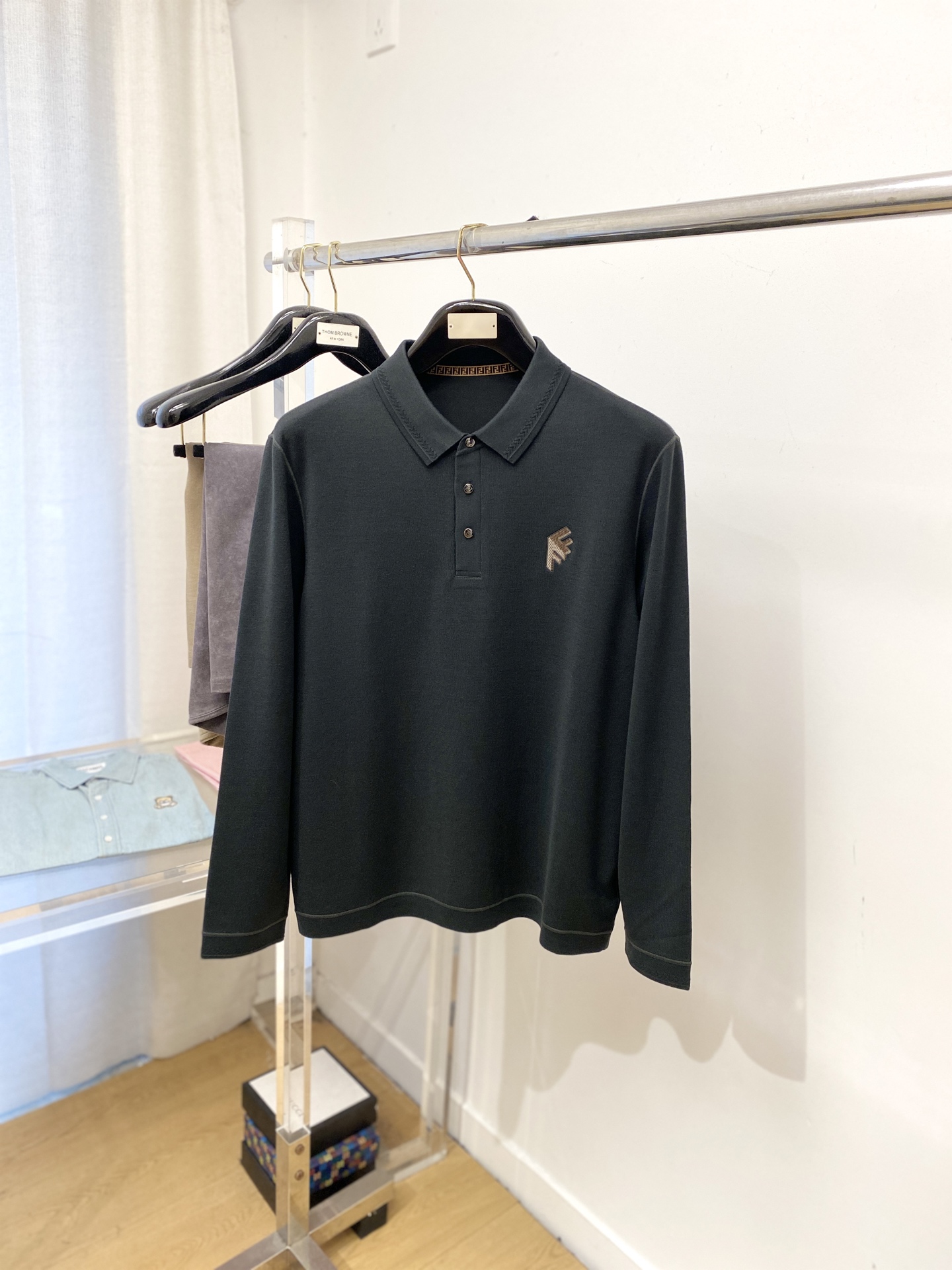 芬迪、2025新品羊毛衣 具有手感细腻柔软，可直接与肌肤接触，让暖心的纱线变化出细腻的质感，顶级工艺极具