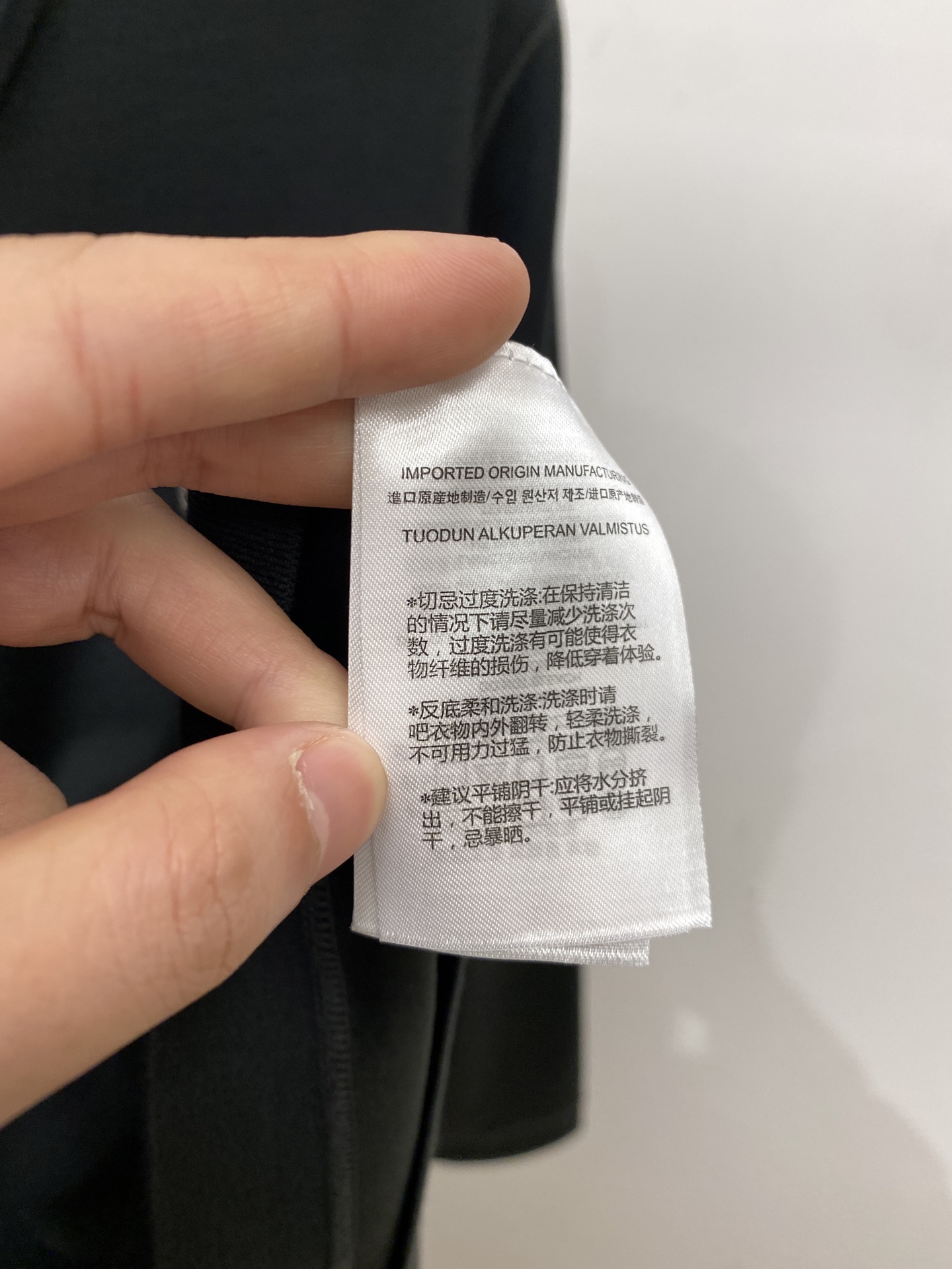 芬迪、2025新品羊毛衣 具有手感细腻柔软，可直接与肌肤接触，让暖心的纱线变化出细腻的质感，顶级工艺极具