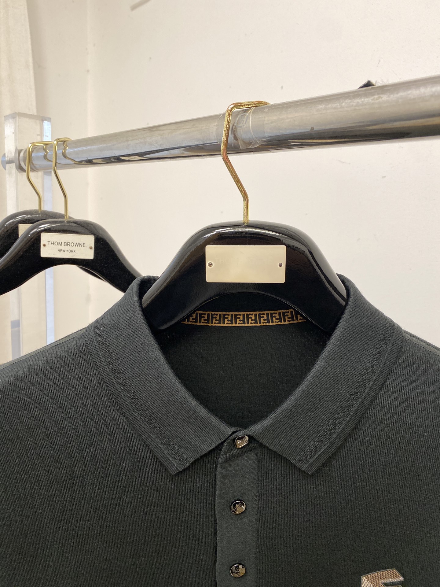 芬迪、2025新品羊毛衣 具有手感细腻柔软，可直接与肌肤接触，让暖心的纱线变化出细腻的质感，顶级工艺极具