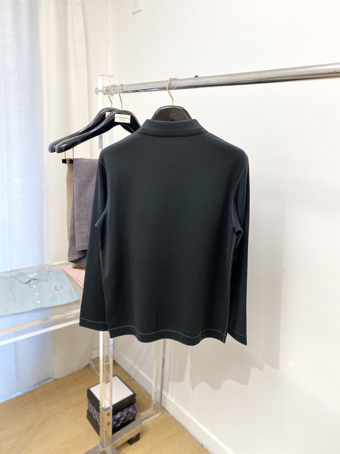 芬迪、2025新品羊毛衣 具有手感细腻柔软，可直接与肌肤接触，让暖心的纱线变化出细腻的质感，顶级工艺极具