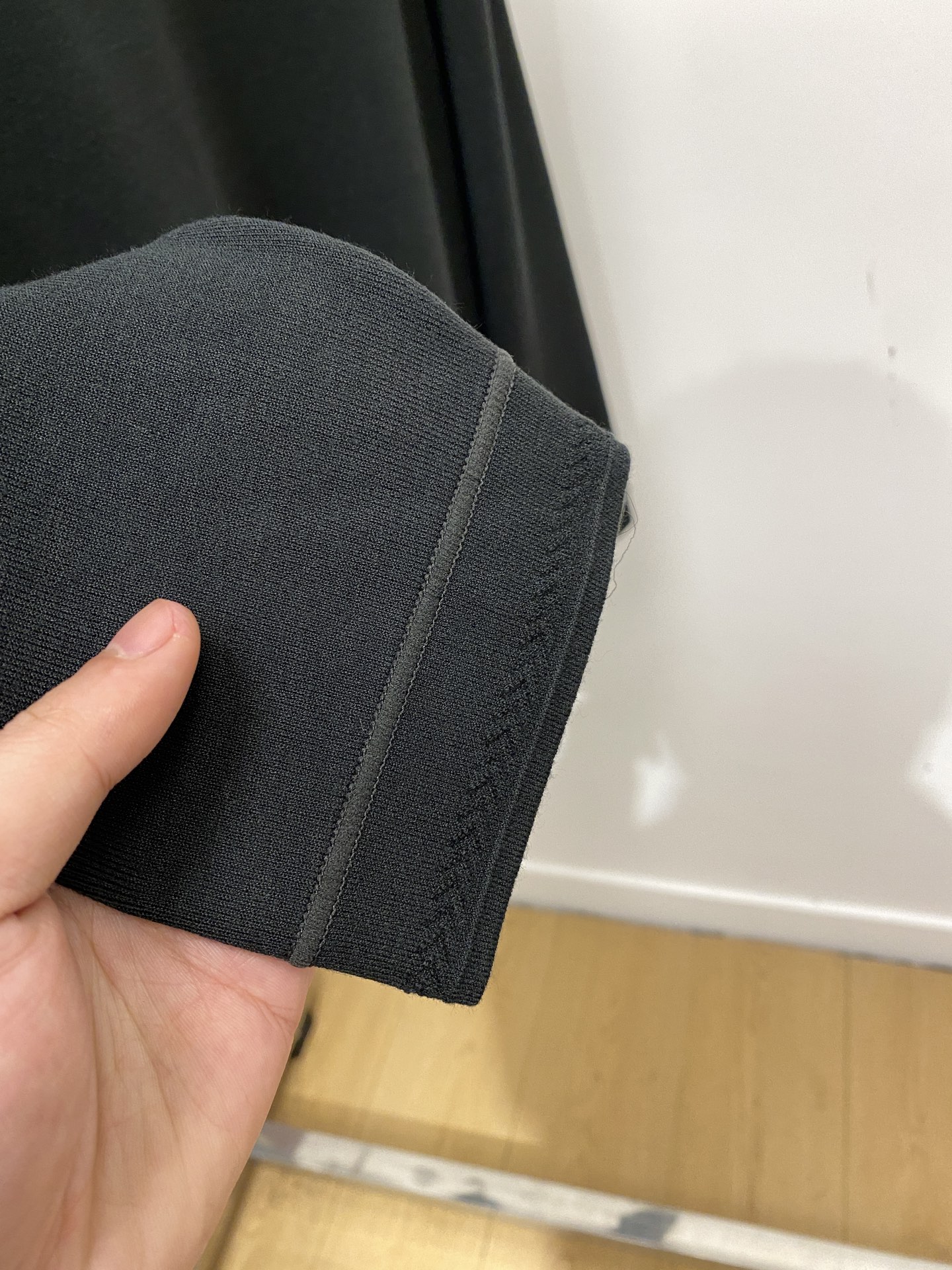 芬迪、2025新品羊毛衣 具有手感细腻柔软，可直接与肌肤接触，让暖心的纱线变化出细腻的质感，顶级工艺极具