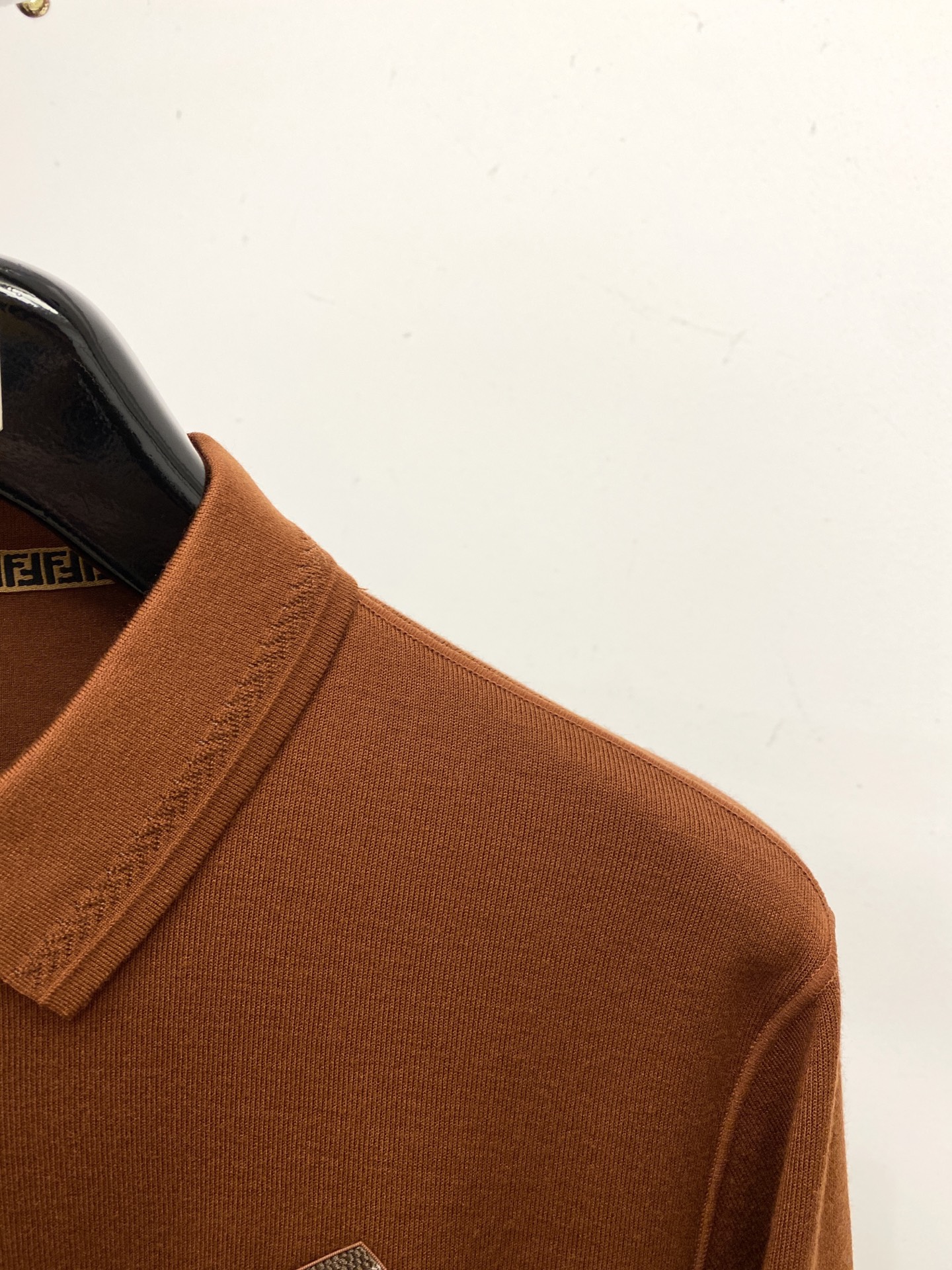 芬迪、2025新品羊毛衣 具有手感细腻柔软，可直接与肌肤接触，让暖心的纱线变化出细腻的质感，顶级工艺极具