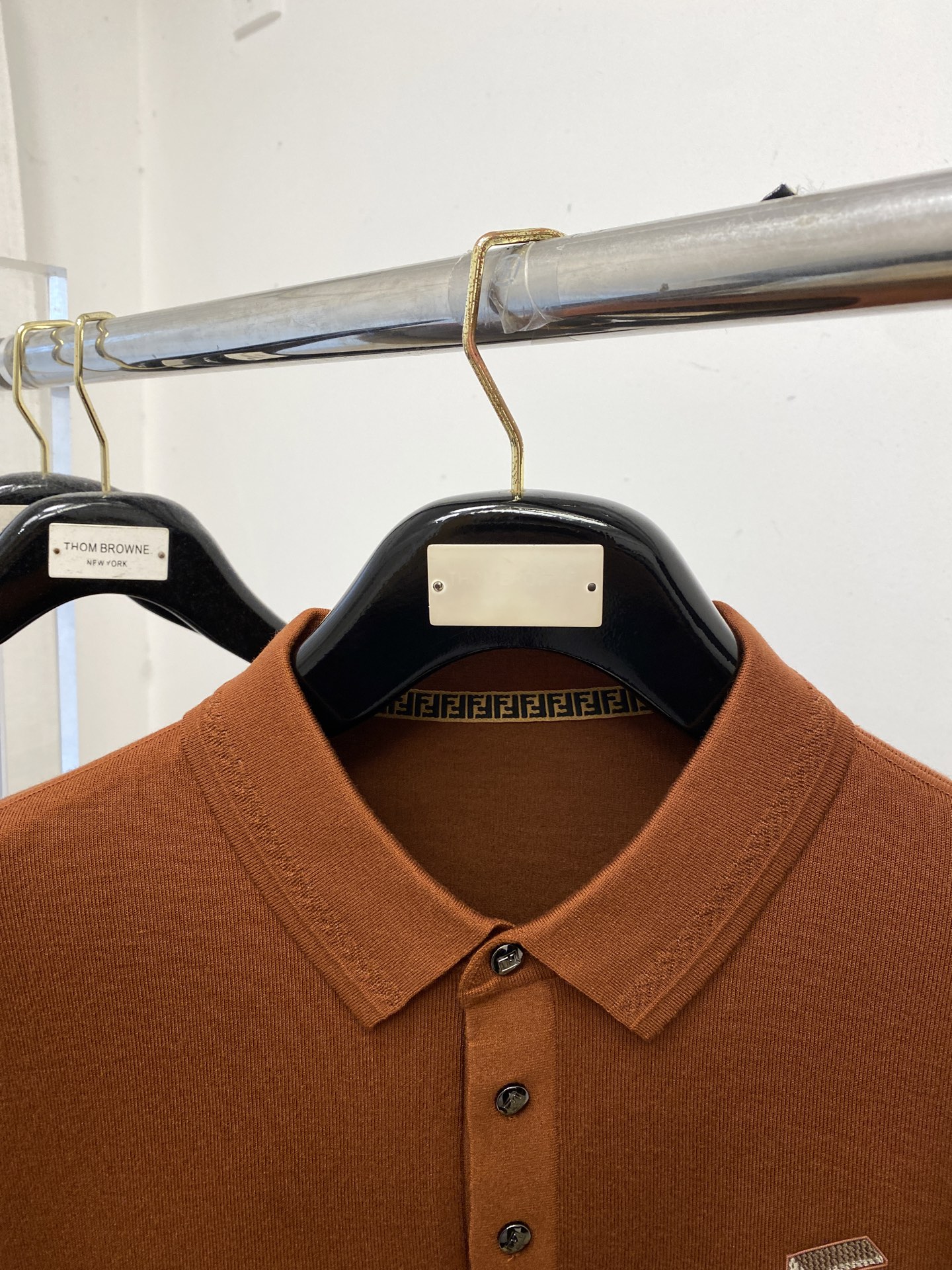 芬迪、2025新品羊毛衣 具有手感细腻柔软，可直接与肌肤接触，让暖心的纱线变化出细腻的质感，顶级工艺极具