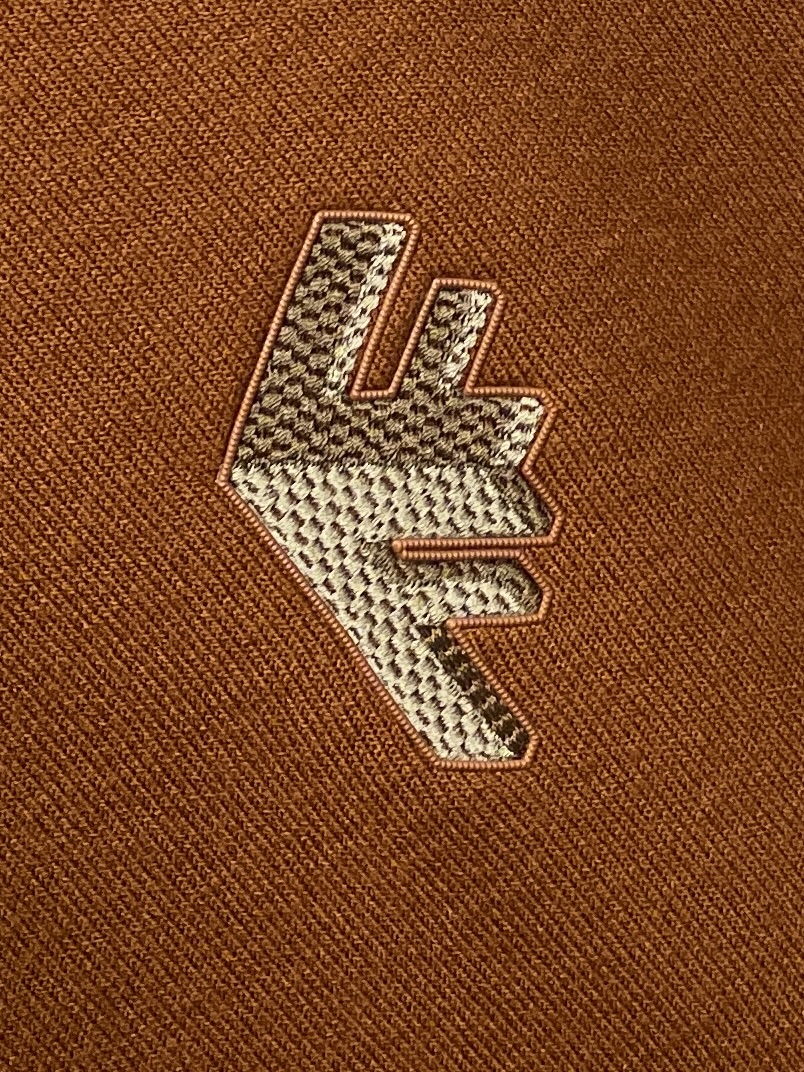 芬迪、2025新品羊毛衣 具有手感细腻柔软，可直接与肌肤接触，让暖心的纱线变化出细腻的质感，顶级工艺极具