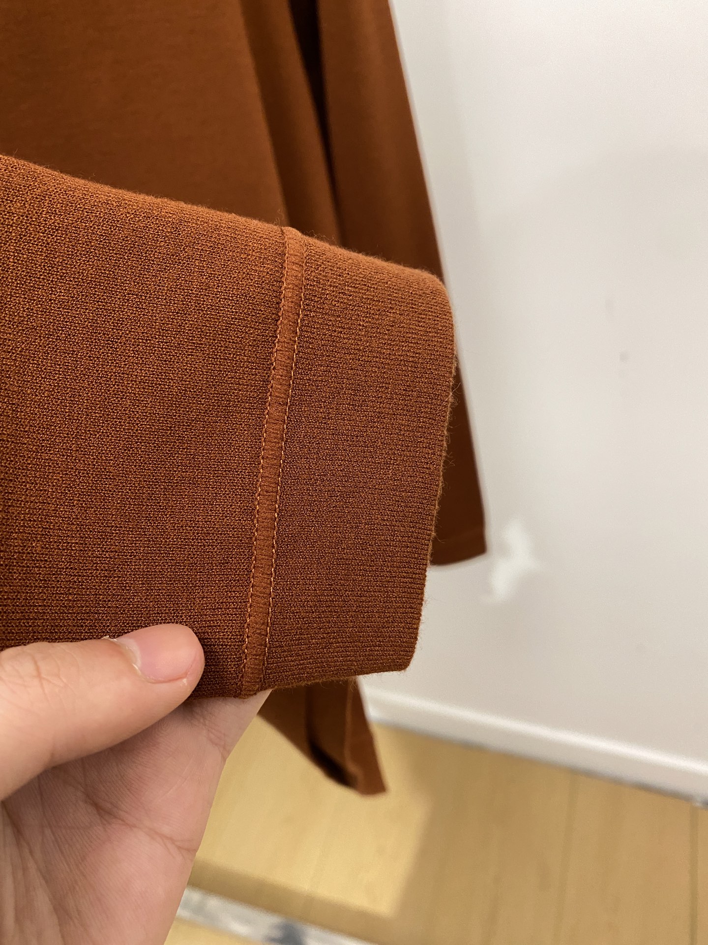 芬迪、2025新品羊毛衣 具有手感细腻柔软，可直接与肌肤接触，让暖心的纱线变化出细腻的质感，顶级工艺极具