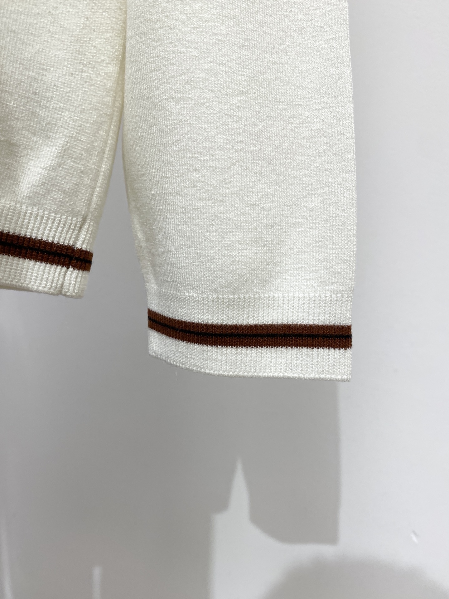 杰尼亚、2025新品羊毛衣 具有手感细腻柔软，可直接与肌肤接触，让暖心的纱线变化出细腻的质感，顶级工艺极