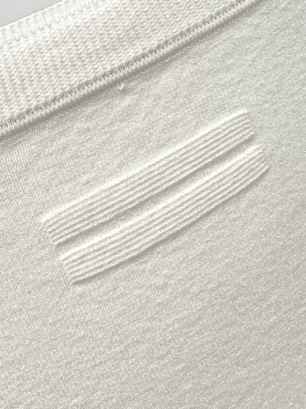 杰尼亚、2025新品羊毛衣 具有手感细腻柔软，可直接与肌肤接触，让暖心的纱线变化出细腻的质感，顶级工艺极