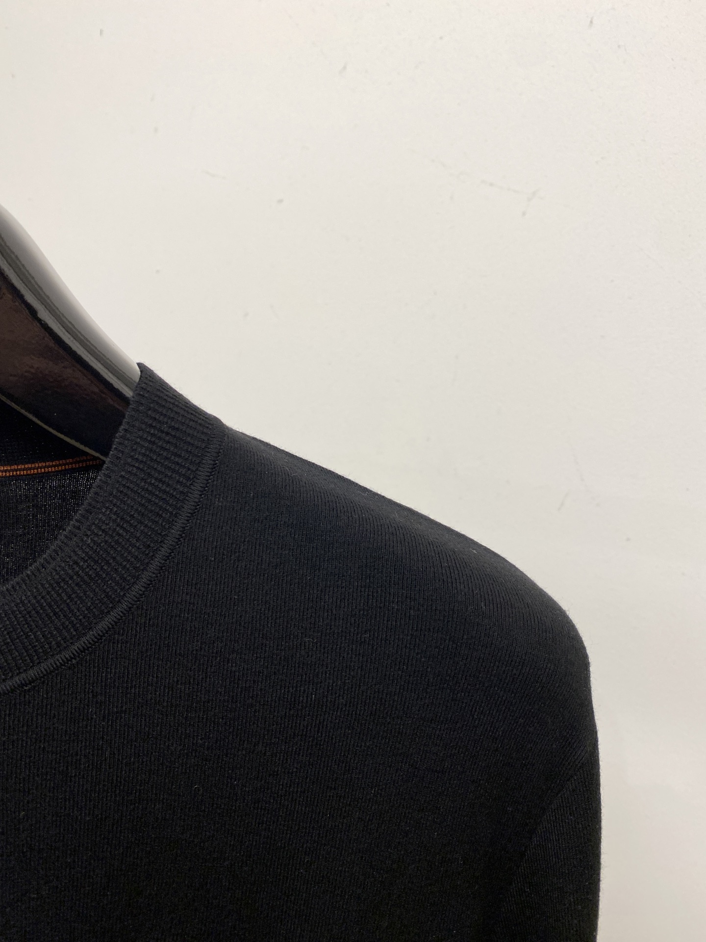 杰尼亚、2025新品羊毛衣 具有手感细腻柔软，可直接与肌肤接触，让暖心的纱线变化出细腻的质感，顶级工艺极