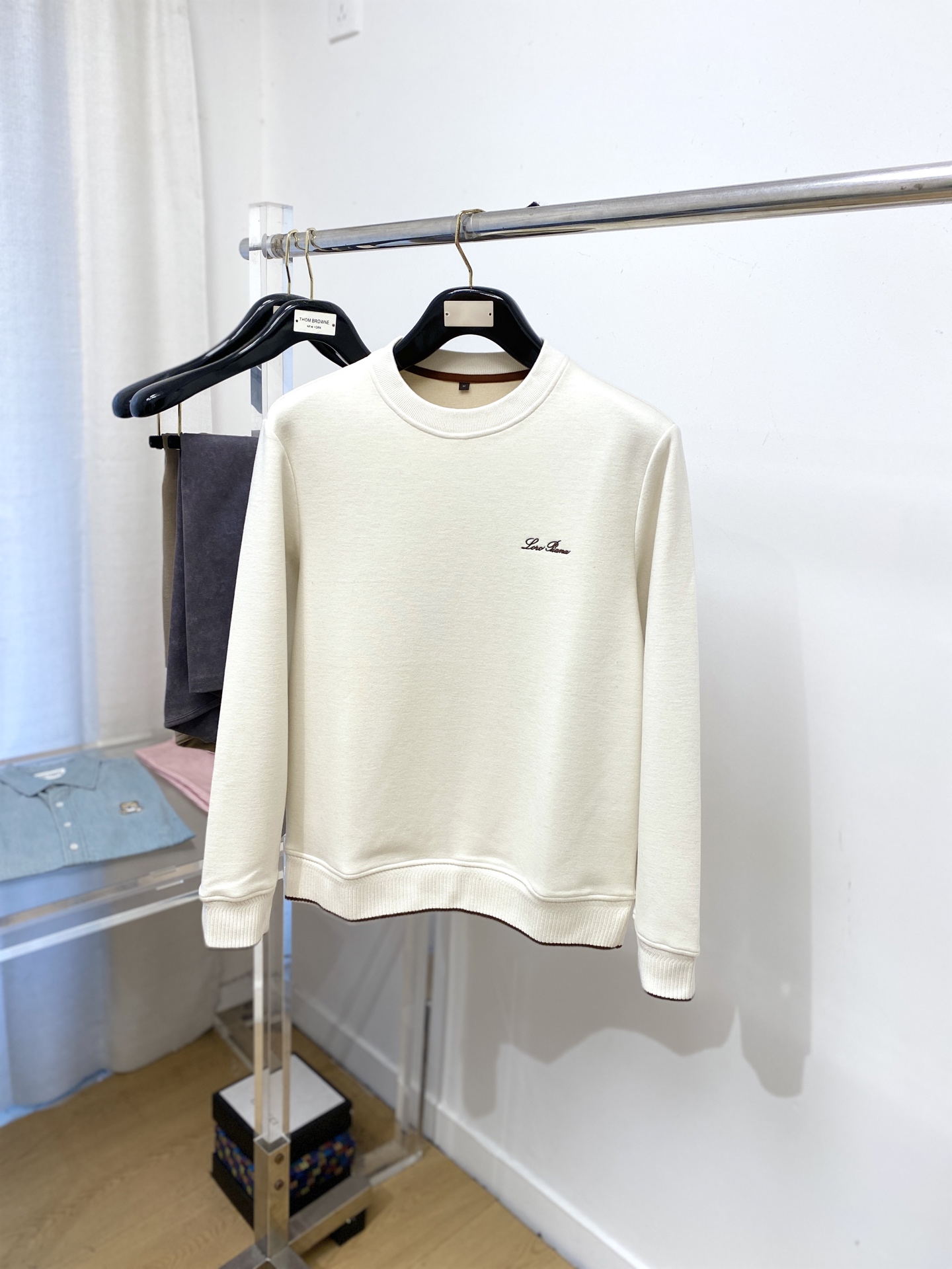 ￼ lp🆕、2025新品加厚卫衣，时尚帅气，简约百搭款，胸前精致刺绣字母logo，定制原版面料，不仅挺括