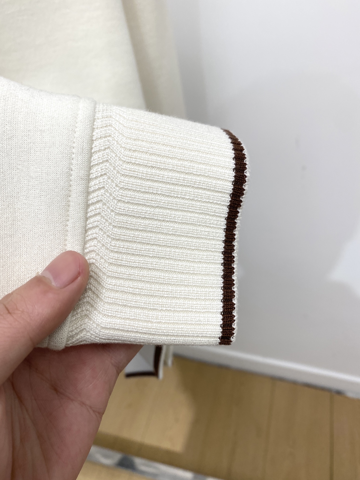 ￼ lp🆕、2025新品加厚卫衣，时尚帅气，简约百搭款，胸前精致刺绣字母logo，定制原版面料，不仅挺括