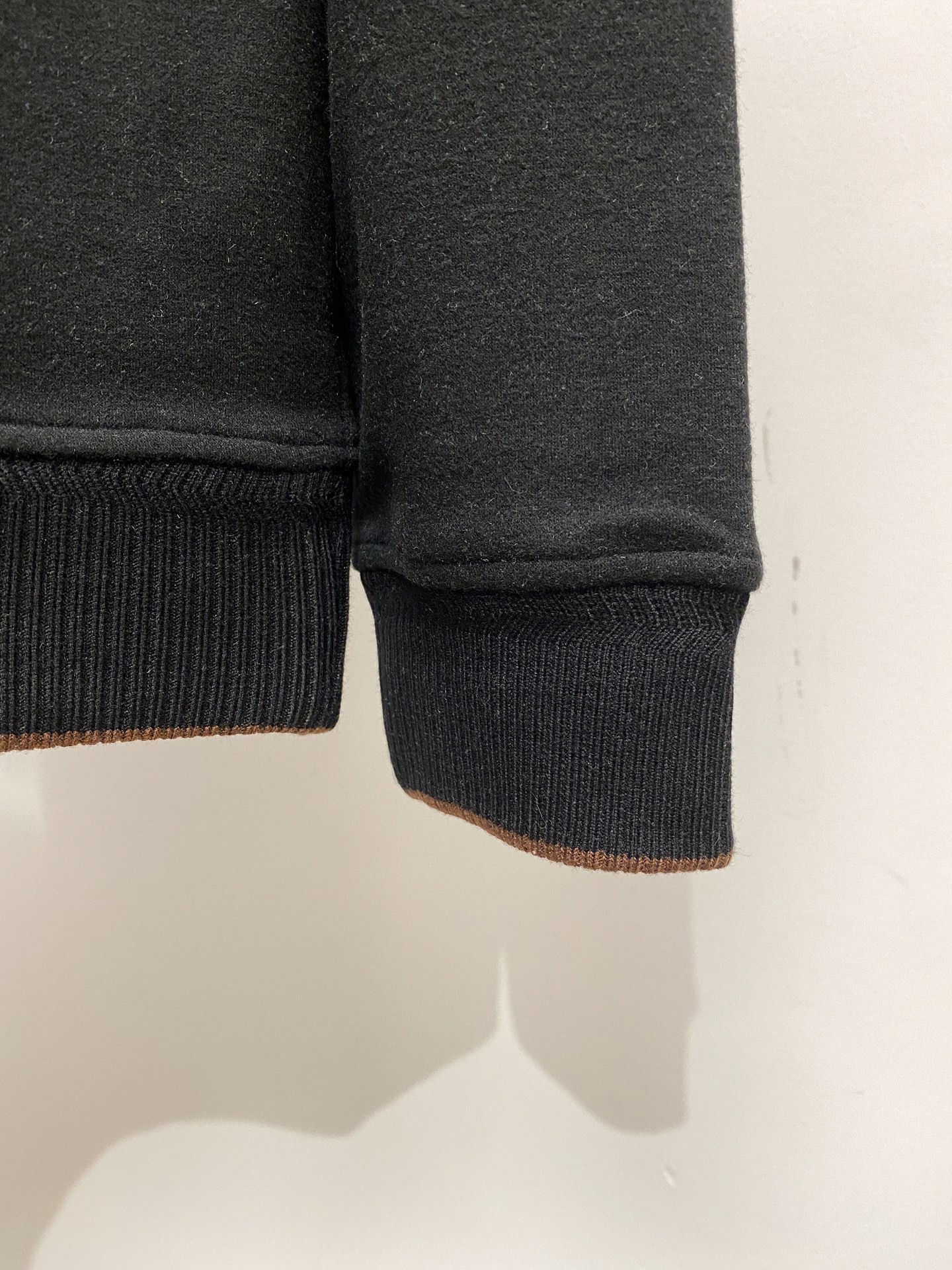 lp🆕、2025新品加厚卫衣，时尚帅气，简约百搭款，胸前精致刺绣字母logo，定制原版面料，不仅挺括，保