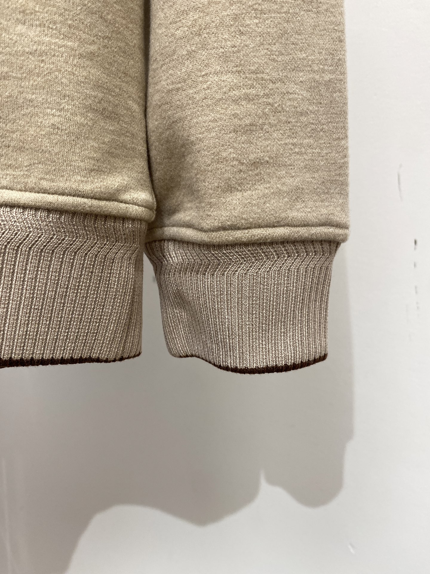 lp🆕、2025新品加厚卫衣，时尚帅气，简约百搭款，胸前精致刺绣字母logo，定制原版面料，不仅挺括，保