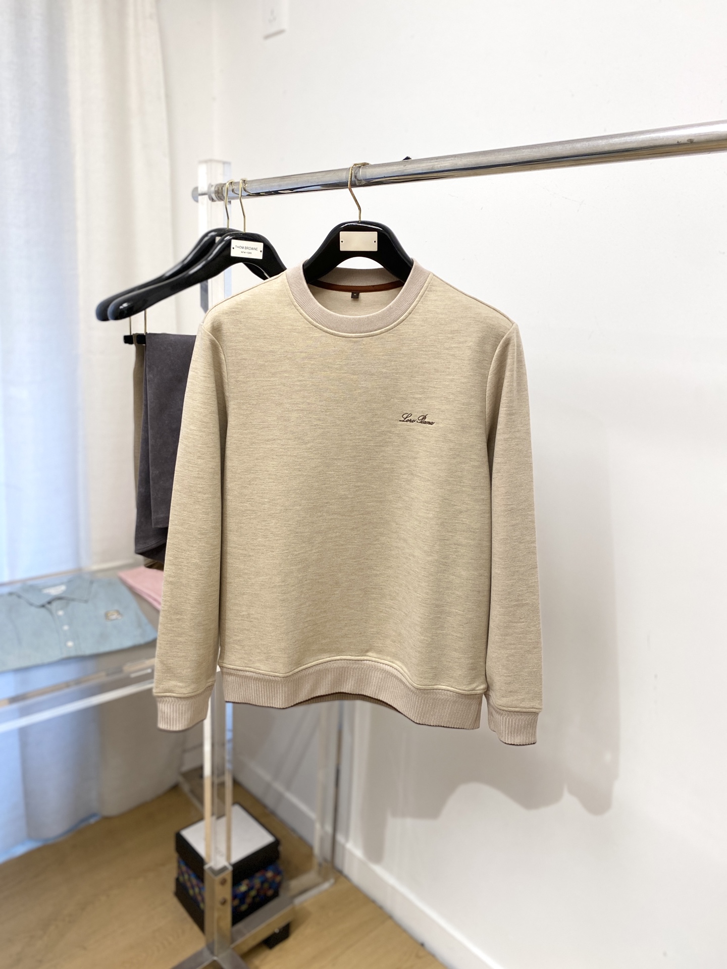 lp🆕、2025新品加厚卫衣，时尚帅气，简约百搭款，胸前精致刺绣字母logo，定制原版面料，不仅挺括，保