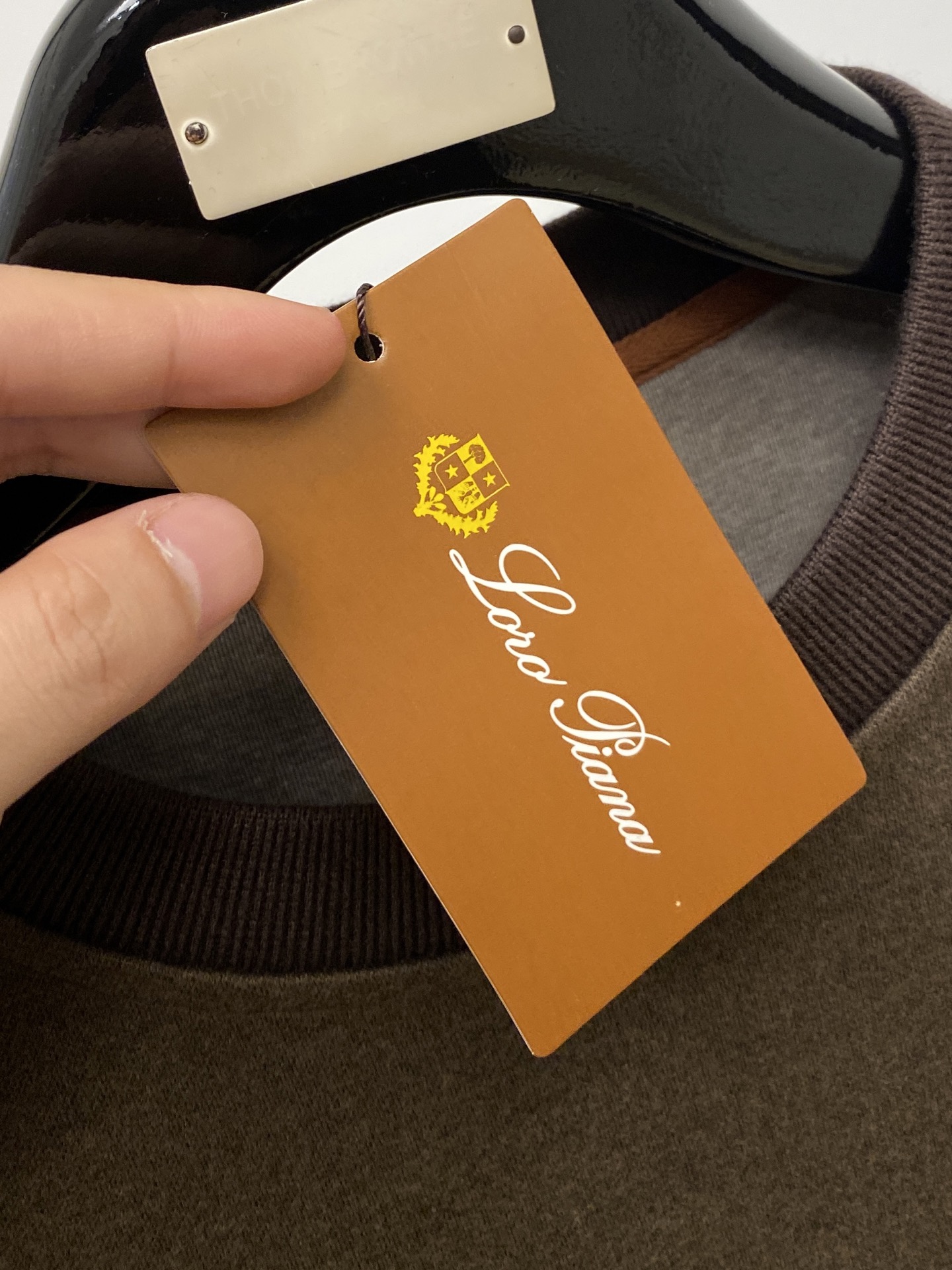 lp🆕、2025新品加厚卫衣，时尚帅气，简约百搭款，胸前精致刺绣字母logo，定制原版面料，不仅挺括，保