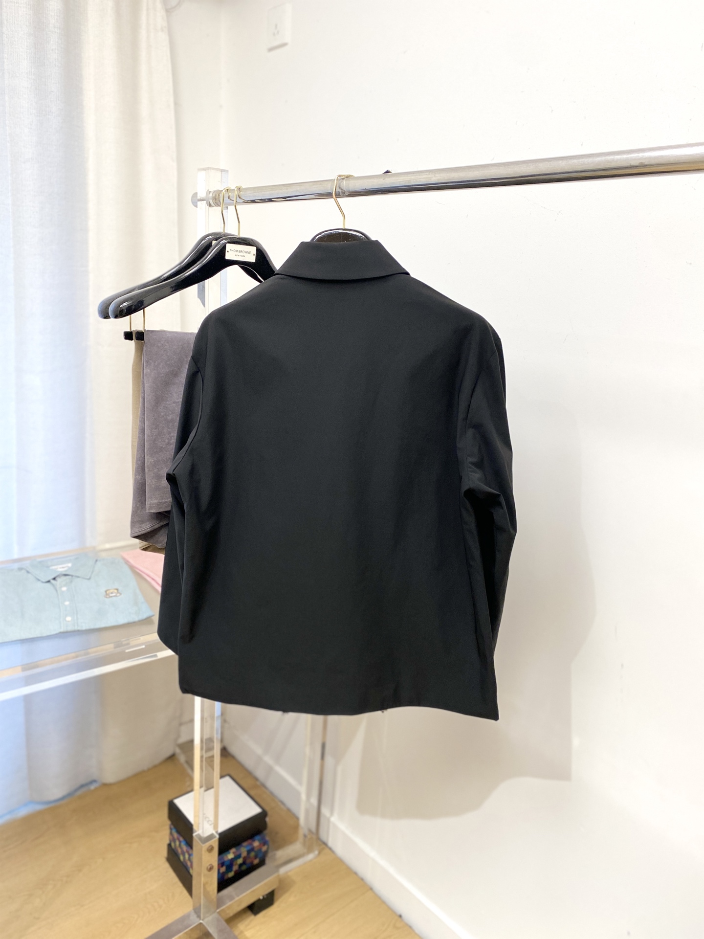 普拉达、 2025新品夹克外套，时尚帅气，简约百搭款，胸前五金装饰三角标logo，定制原版面料，不仅挺括