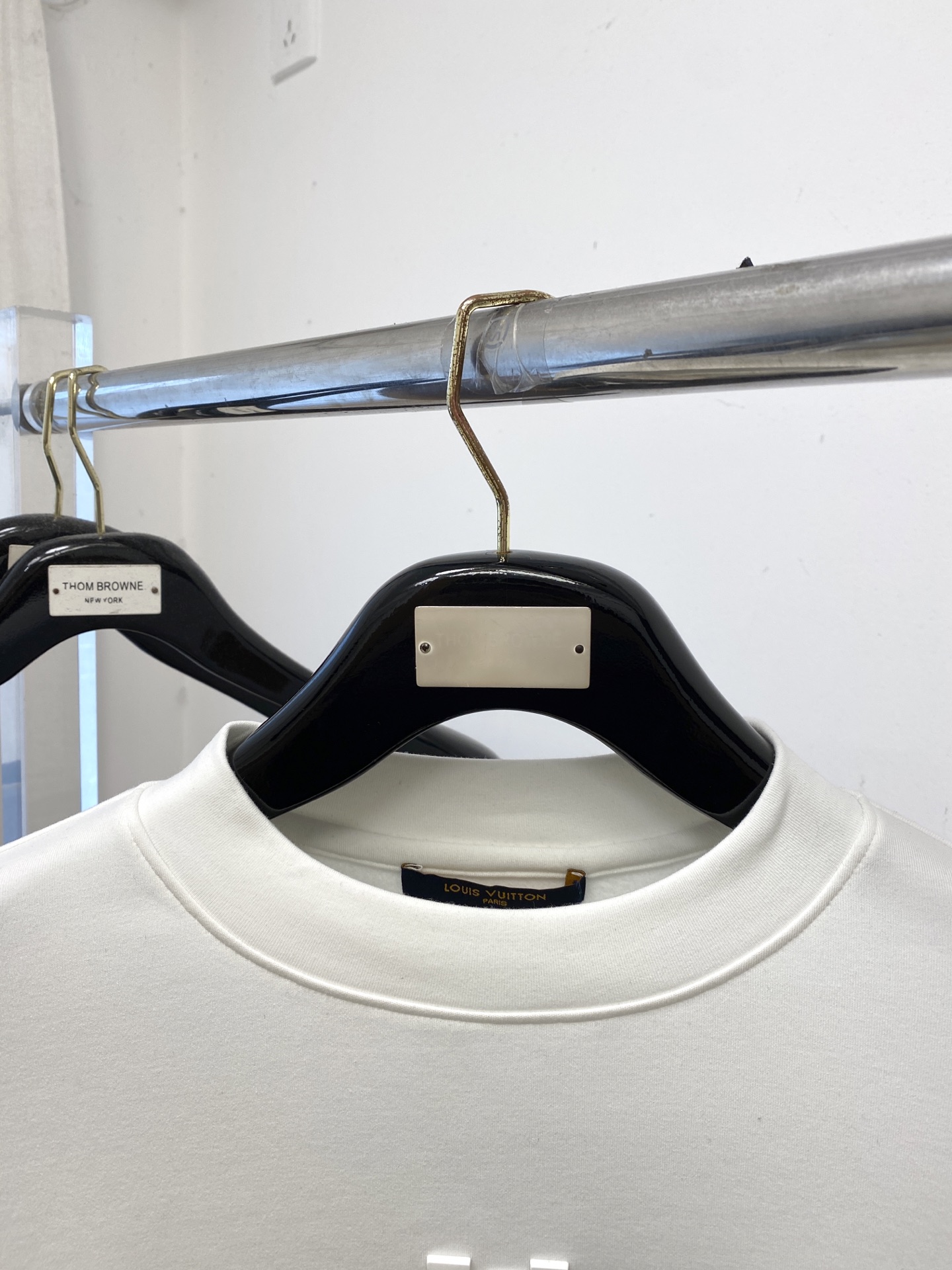 路易威登、2025新品长袖卫衣，帅气时尚，胸口顶级印胶字母logo，简约百搭款。面料棉 不仅挺括，保持潮