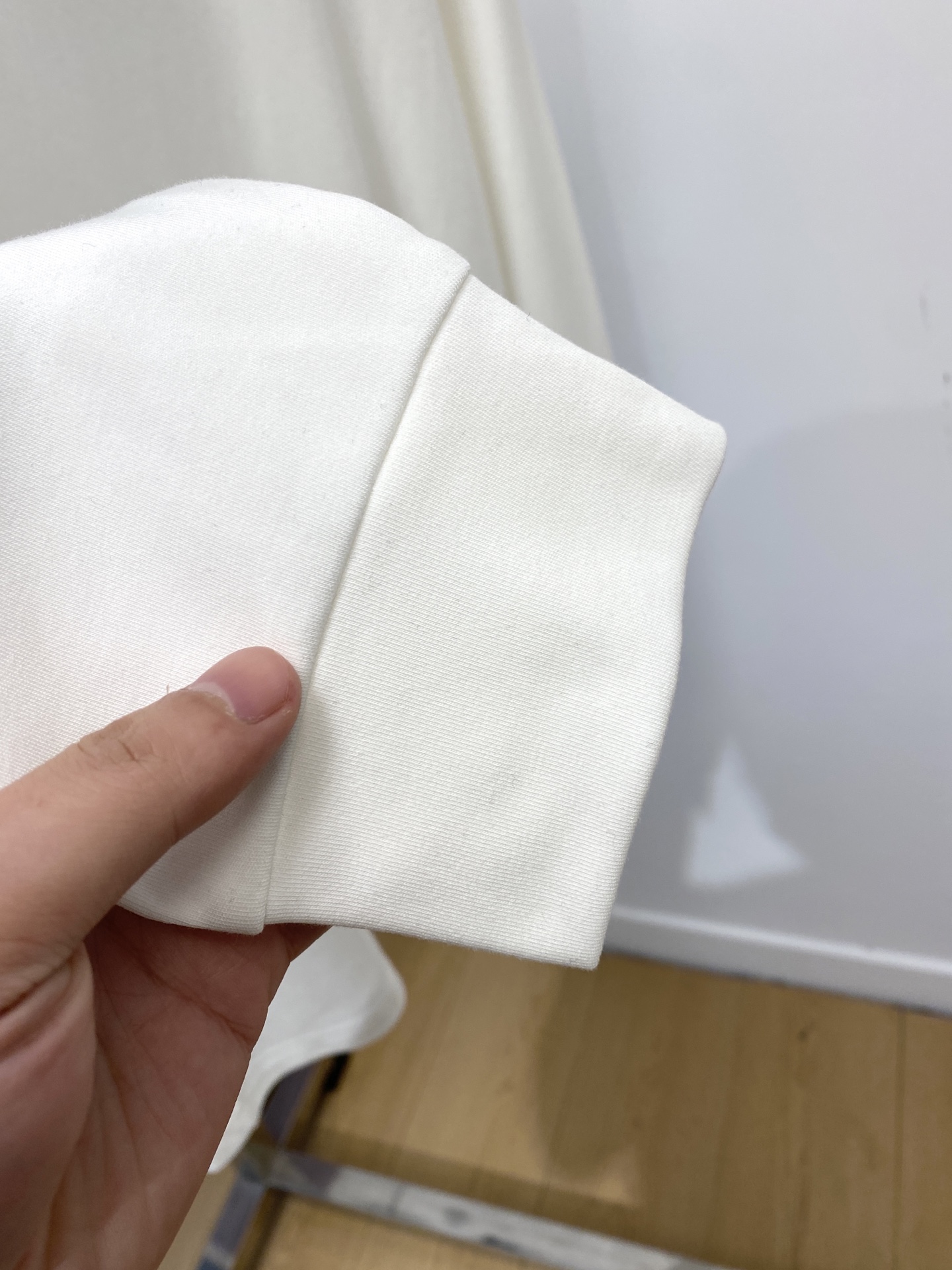 路易威登、2025新品长袖卫衣，帅气时尚，胸口顶级印胶字母logo，简约百搭款。面料棉 不仅挺括，保持潮