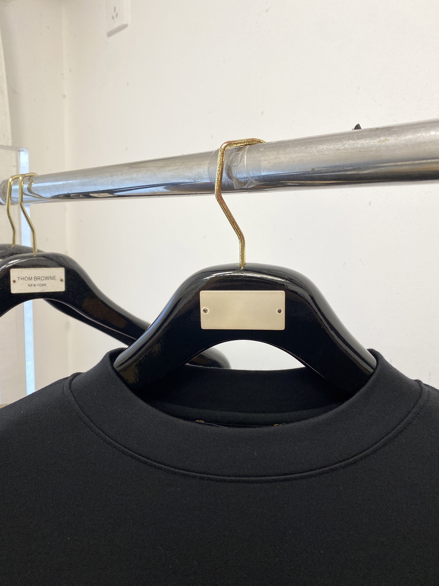 路易威登、2025新品长袖卫衣，帅气时尚，胸口顶级印胶字母logo，简约百搭款。面料棉 不仅挺括，保持潮