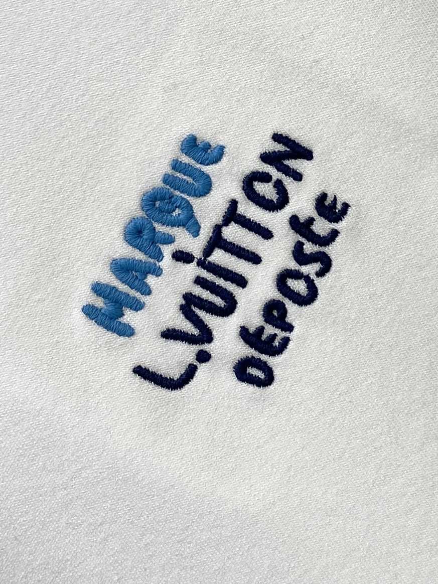 路易威登、2025新品长袖卫衣，帅气时尚，胸前精致刺绣字母logo，简约百搭款。面料棉 不仅挺括，保持潮