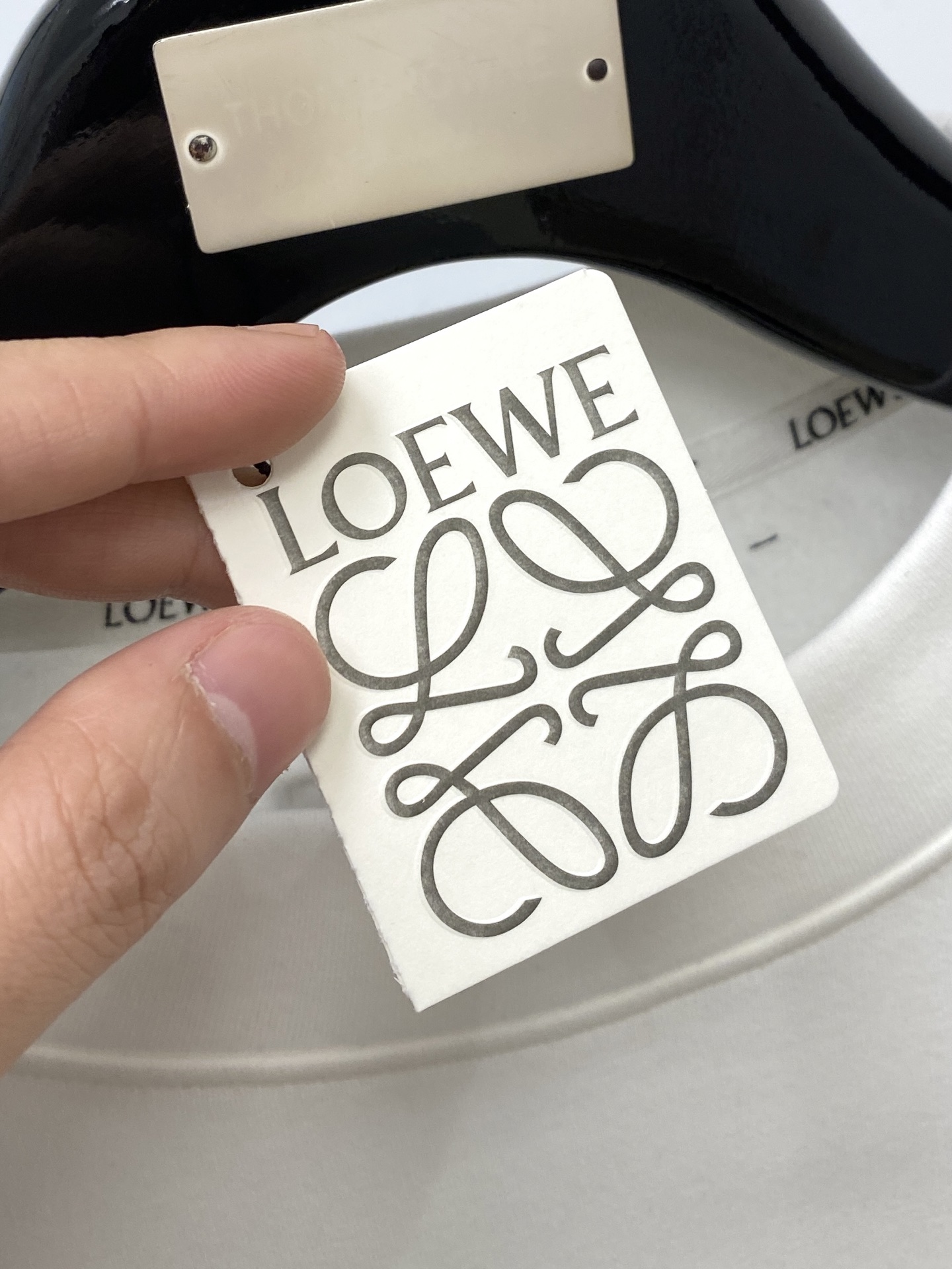 罗意威、2025新品长袖卫衣，帅气时尚，胸前精致刺绣图案字母logo，简约百搭款。面料棉 不仅挺括，保持