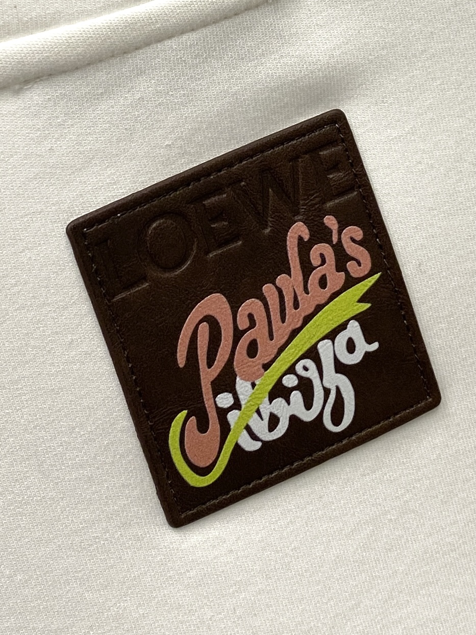 罗意威、2025新品长袖卫衣，帅气时尚，胸前精致刺绣图案字母logo，简约百搭款。面料棉 不仅挺括，保持