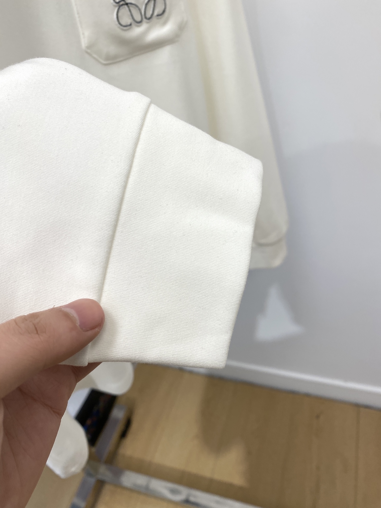 罗意威、2025新品长袖卫衣，帅气时尚，胸前精致刺绣图案字母logo，简约百搭款。面料棉 不仅挺括，保持