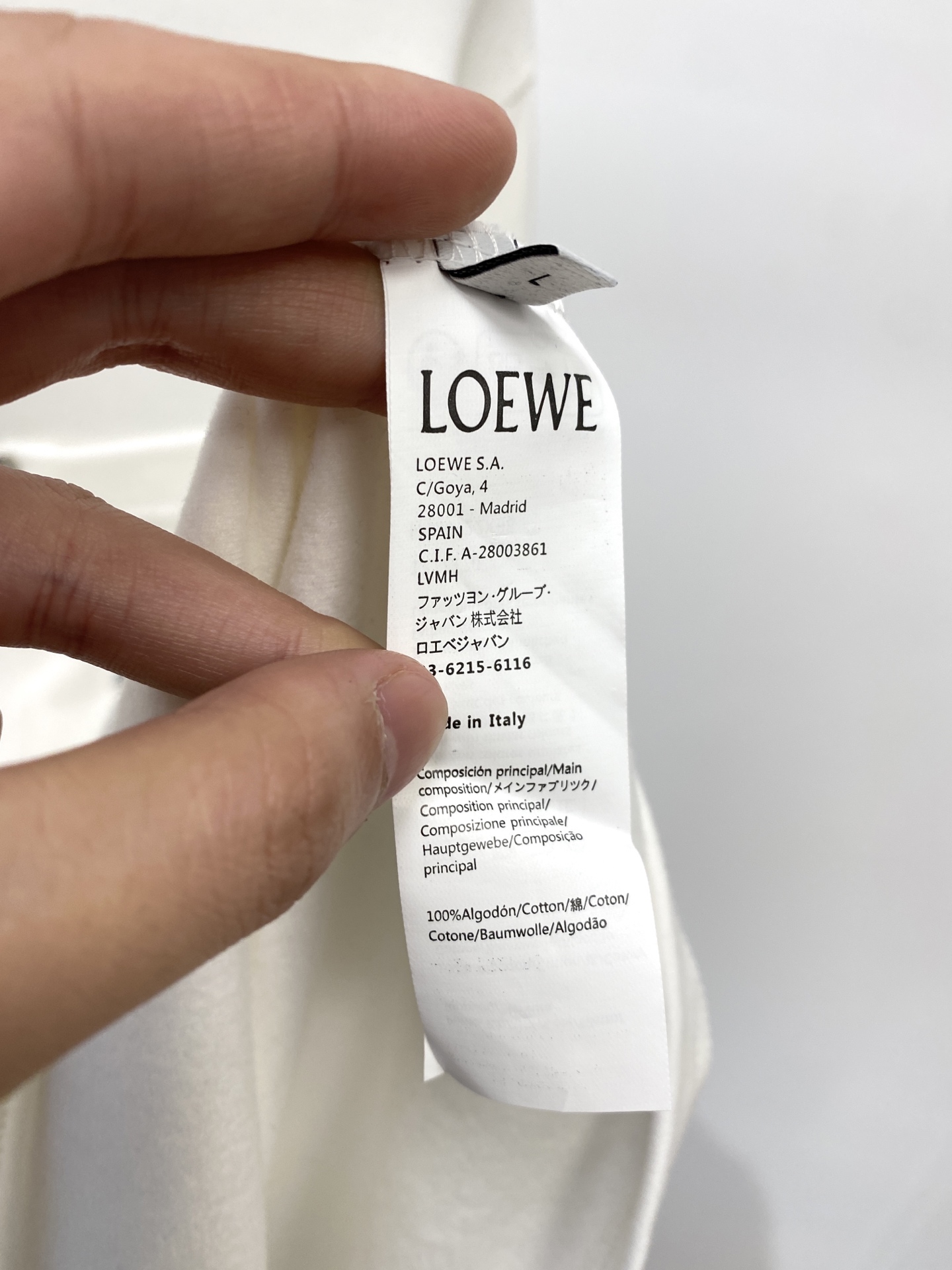 罗意威、2025新品长袖卫衣，帅气时尚，胸前精致刺绣图案字母logo，简约百搭款。面料棉 不仅挺括，保持